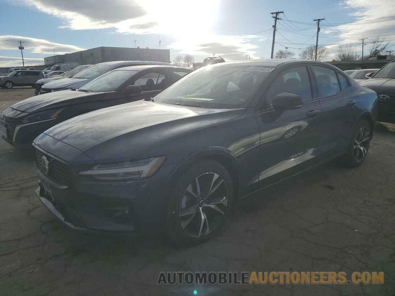 7JRL12FK2RG325379 VOLVO S60 CORE 2024