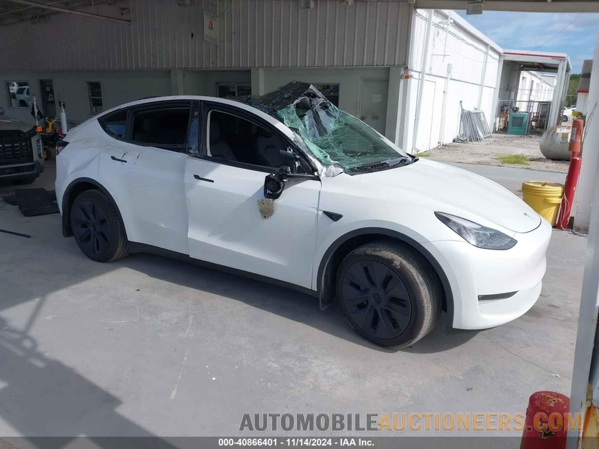 7SAYGAEE0RF100657 TESLA MODEL Y 2024