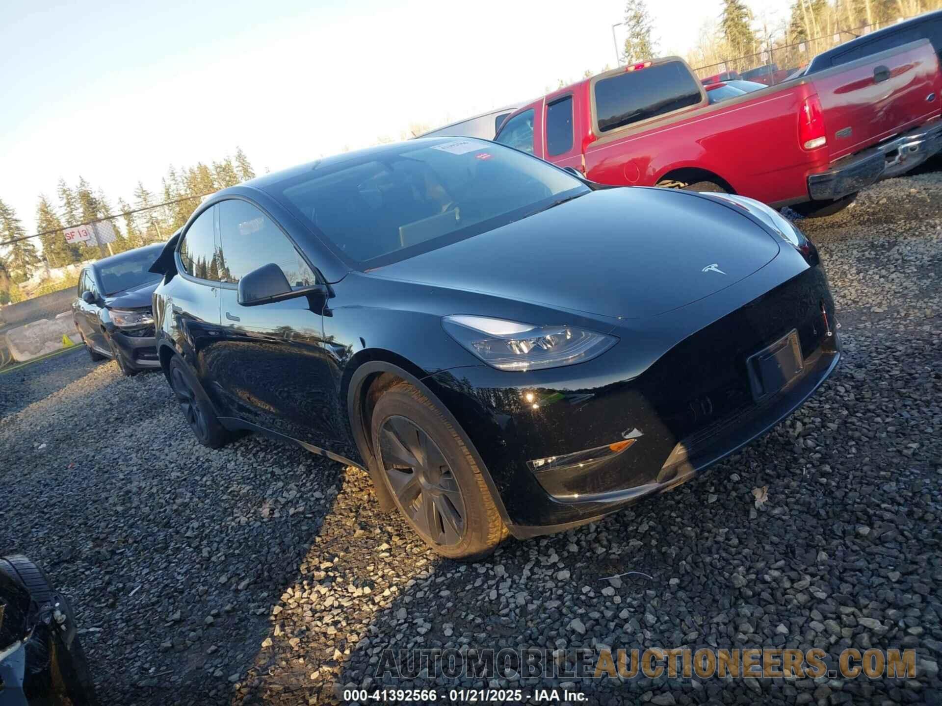 7SAYGAEE0RF128930 TESLA MODEL Y 2024