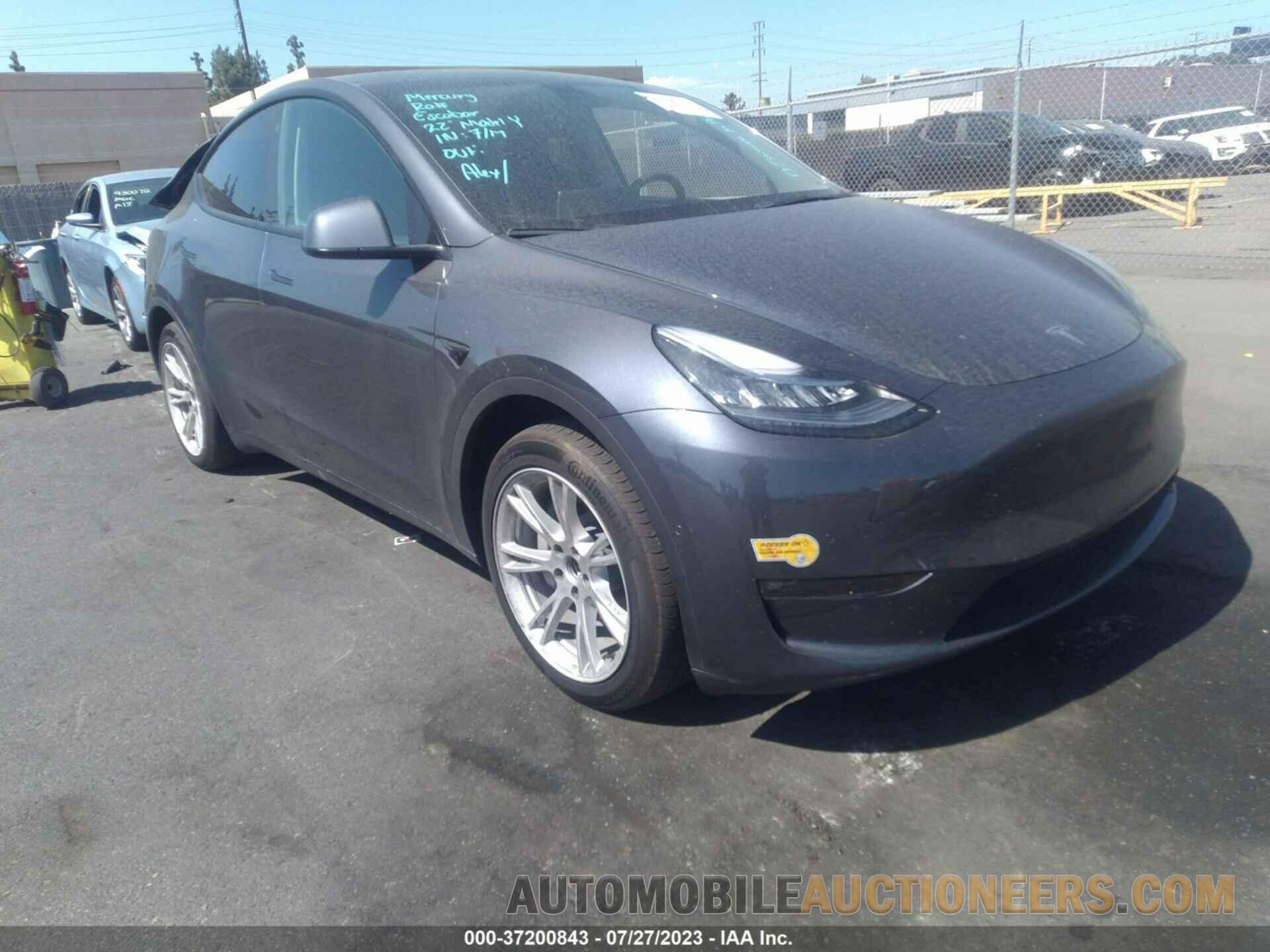 7SAYGAEE2NF490428 TESLA MODEL Y 2022