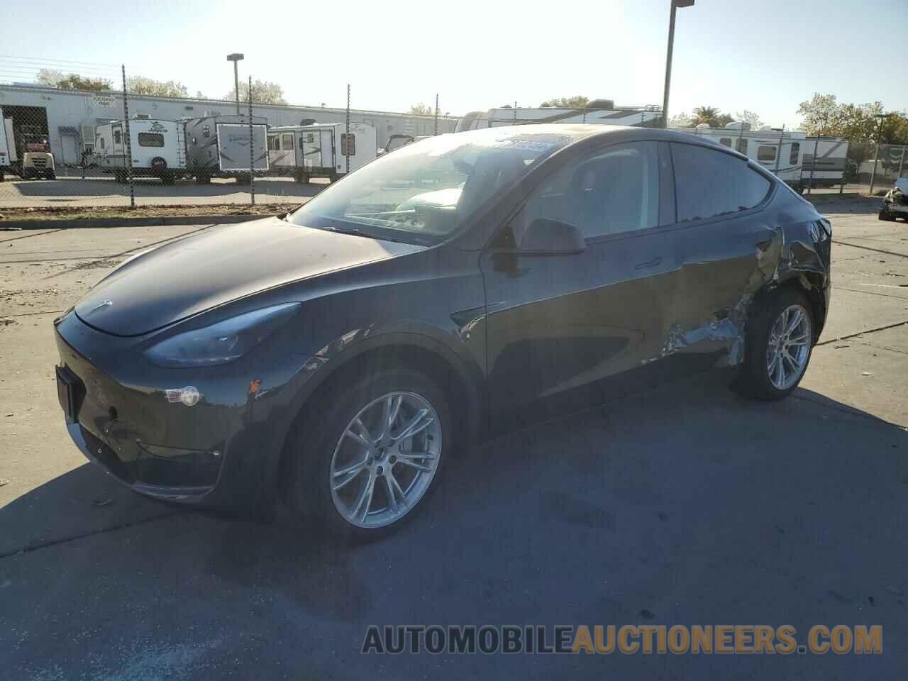 7SAYGAEE3RF020219 TESLA MODEL Y 2024