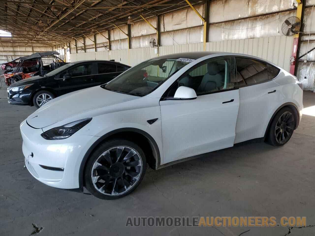 7SAYGAEE3RF035920 TESLA MODEL Y 2024