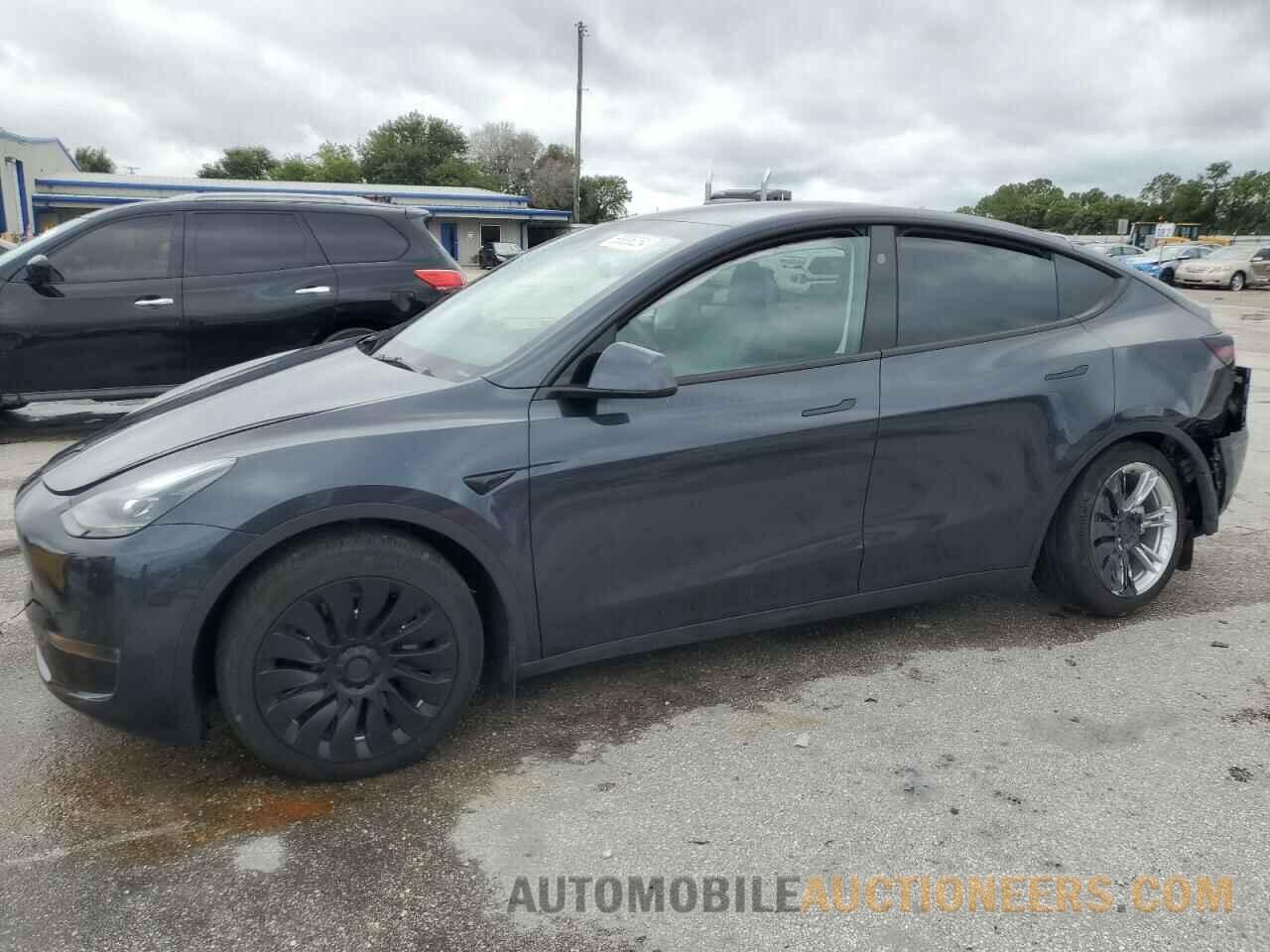 7SAYGAEE3RF048067 TESLA MODEL Y 2024