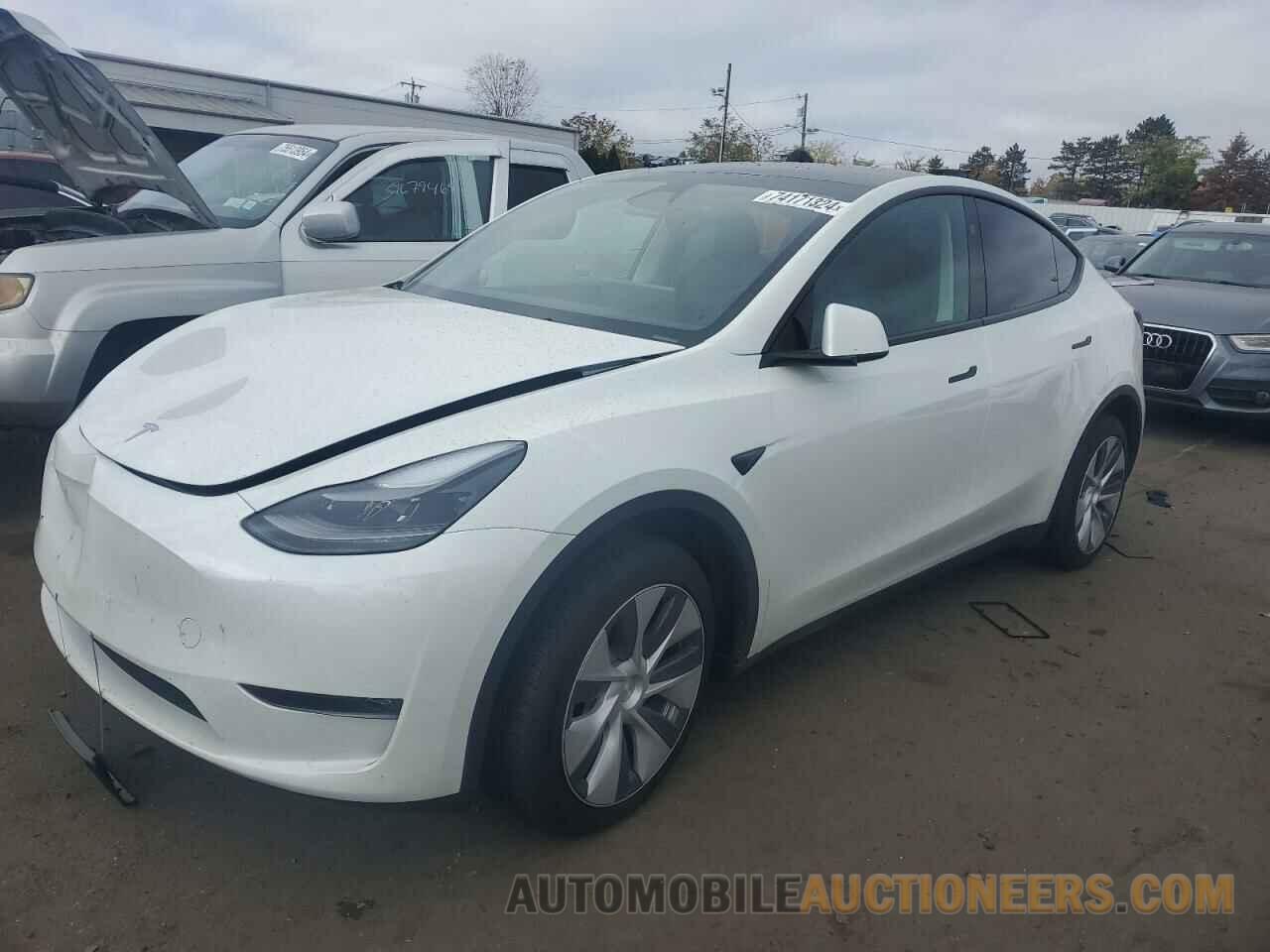 7SAYGAEE3RF060557 TESLA MODEL Y 2024