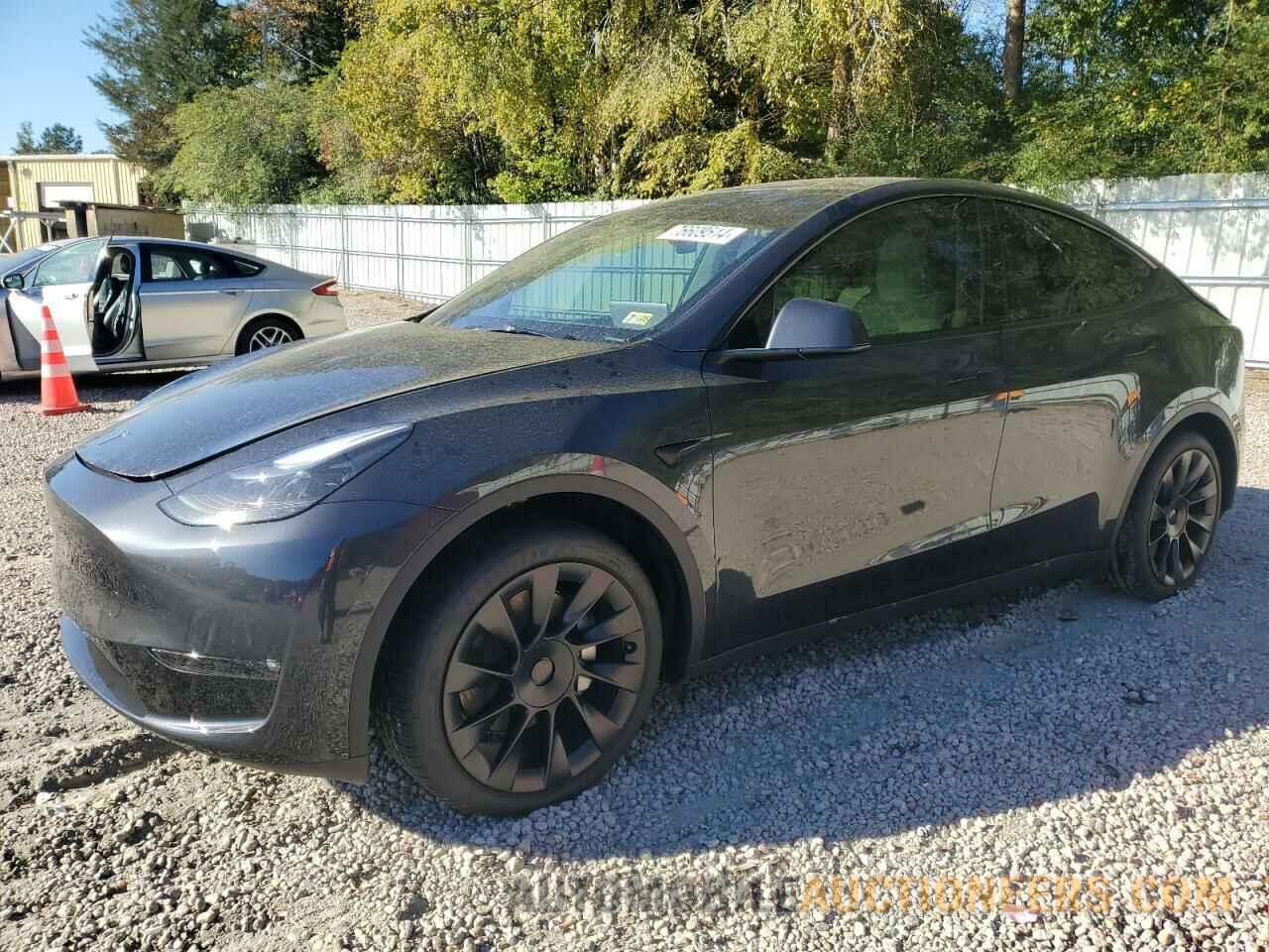 7SAYGAEE3RF117727 TESLA MODEL Y 2024