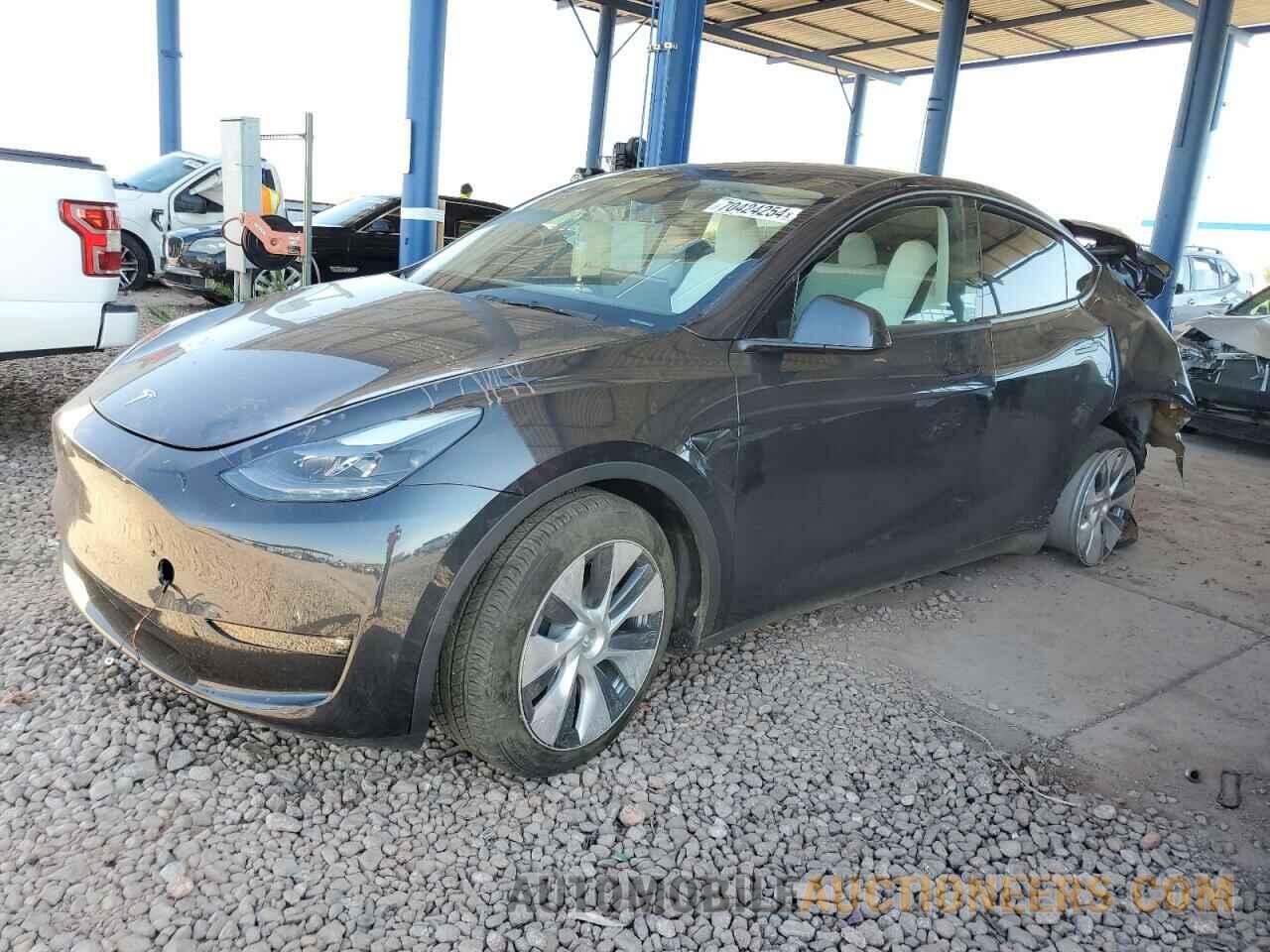 7SAYGAEE4RF077075 TESLA MODEL Y 2024