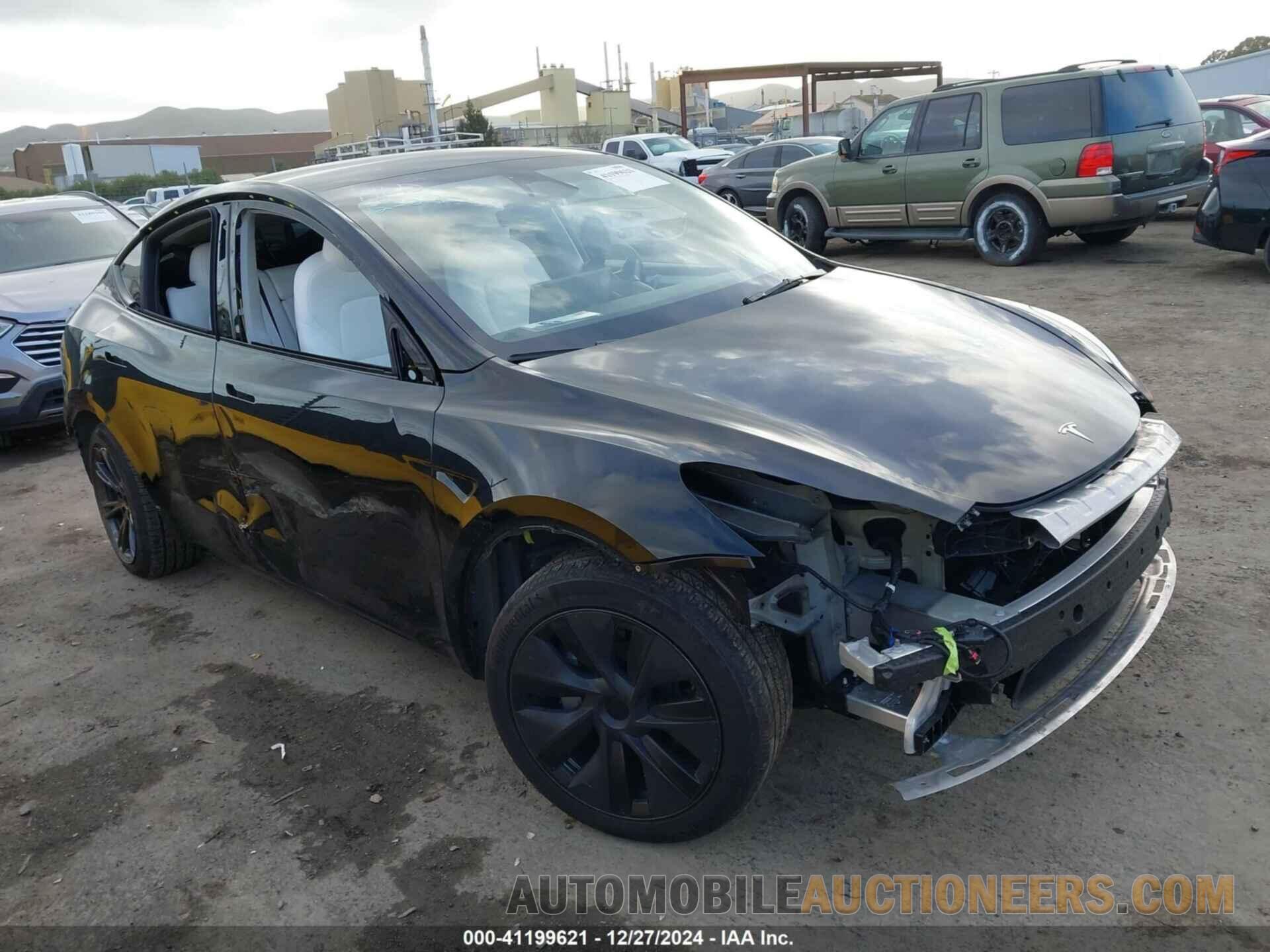 7SAYGAEE5RF158330 TESLA MODEL Y 2024