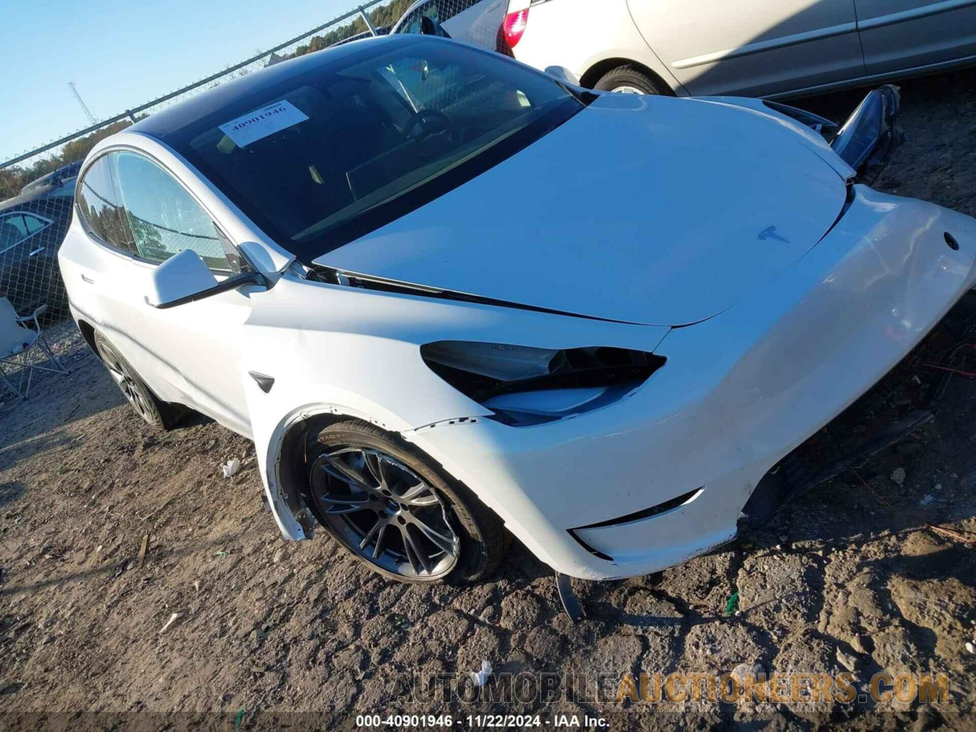 7SAYGAEE7RF114717 TESLA MODEL Y 2024