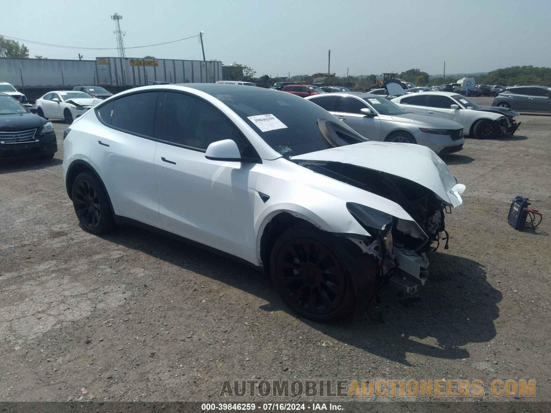 7SAYGAEE8RF037176 TESLA MODEL Y 2024