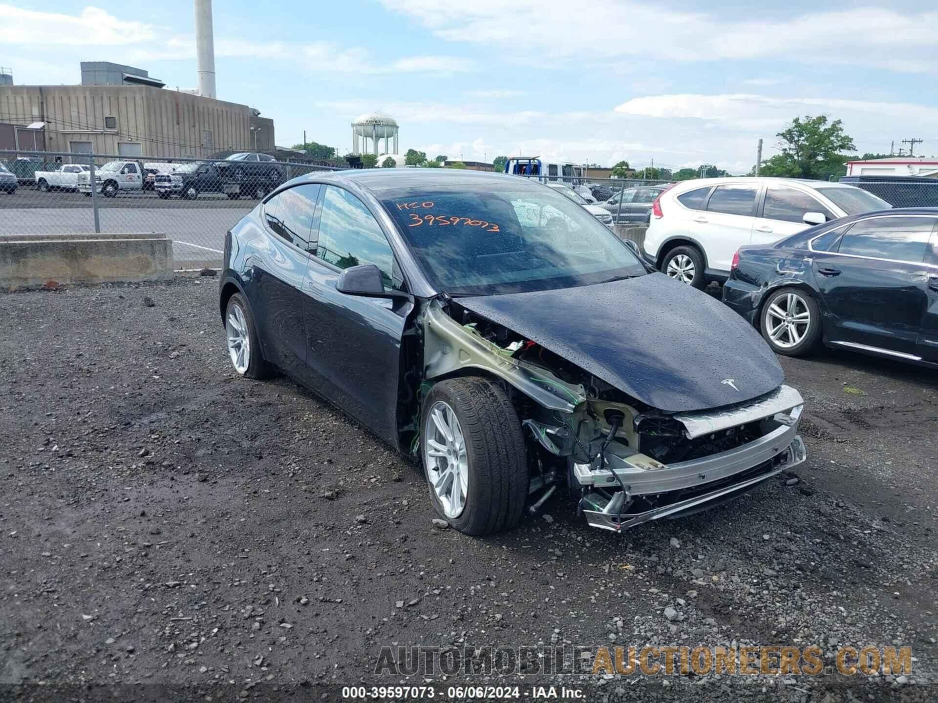 7SAYGAEE8RF059937 TESLA MODEL Y 2024