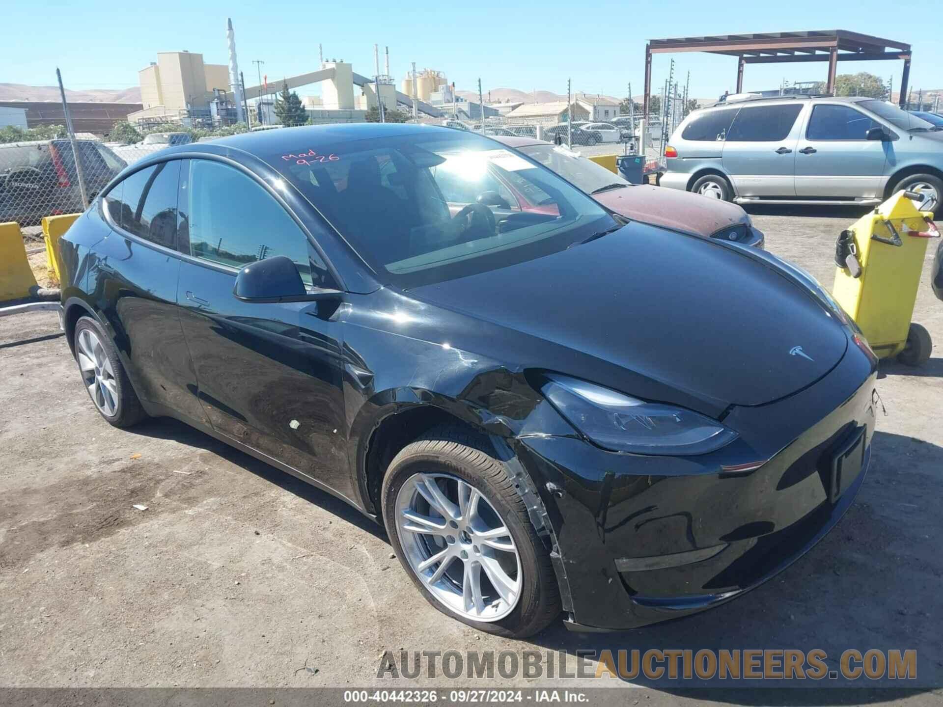 7SAYGAEE9RF084118 TESLA MODEL Y 2024