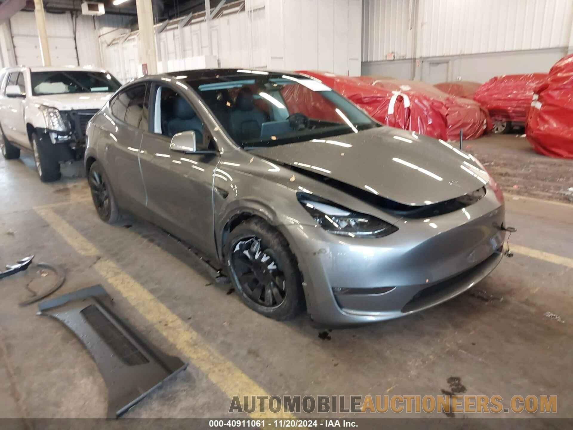 7SAYGAEEXRF170814 TESLA MODEL Y 2024