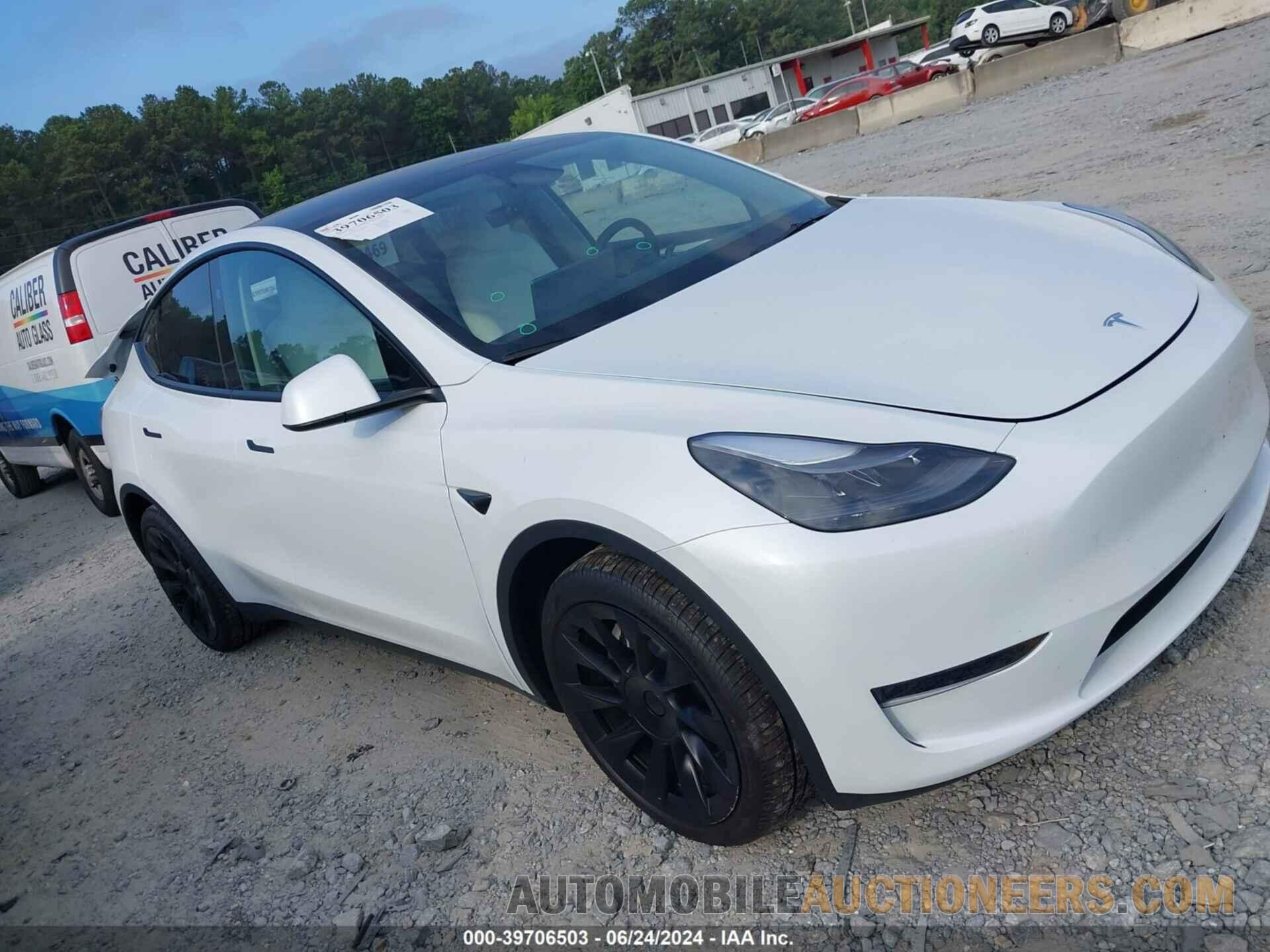 7SAYGDED0RF034720 TESLA MODEL Y 2024