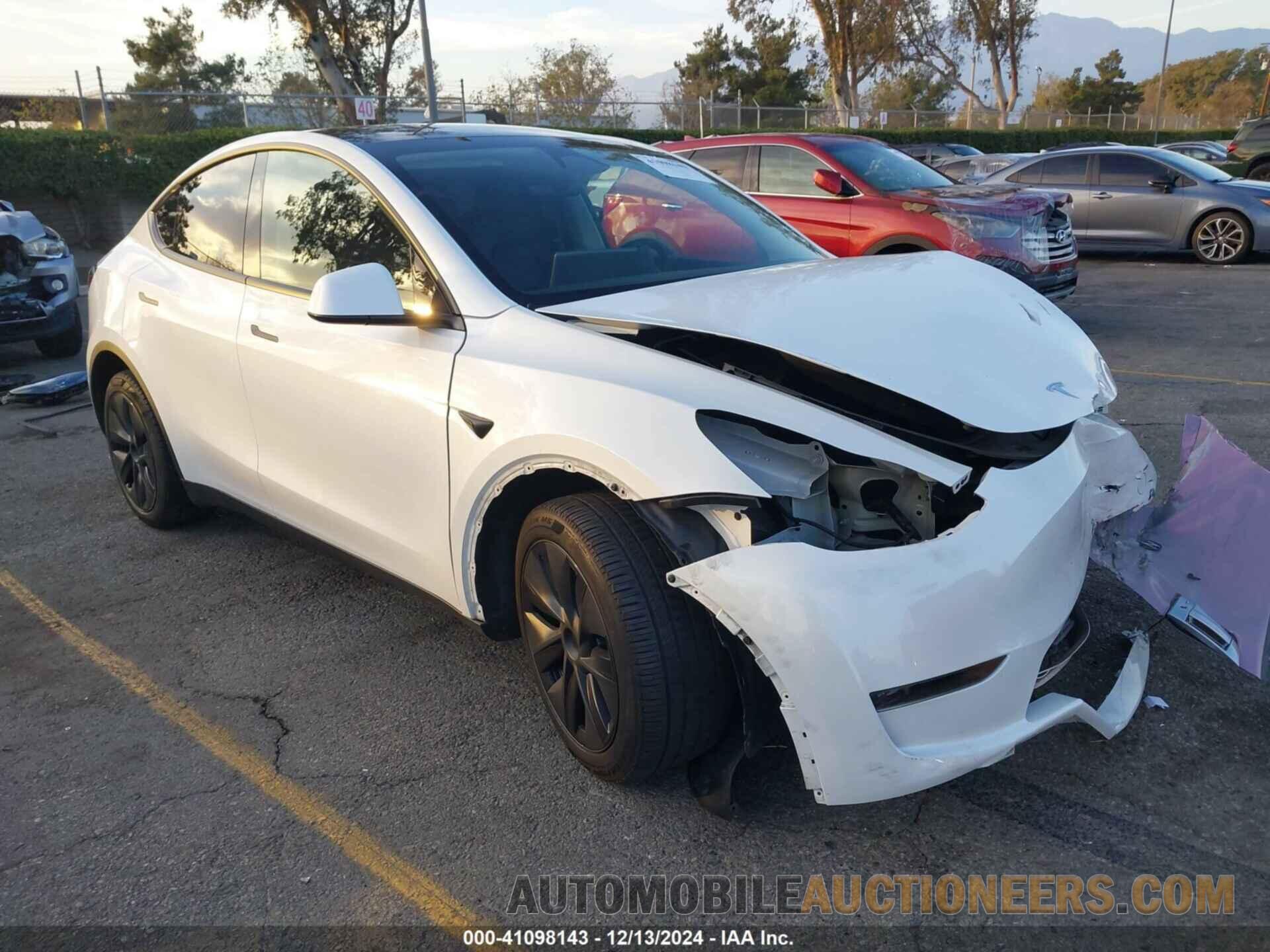 7SAYGDED0RF151617 TESLA MODEL Y 2024