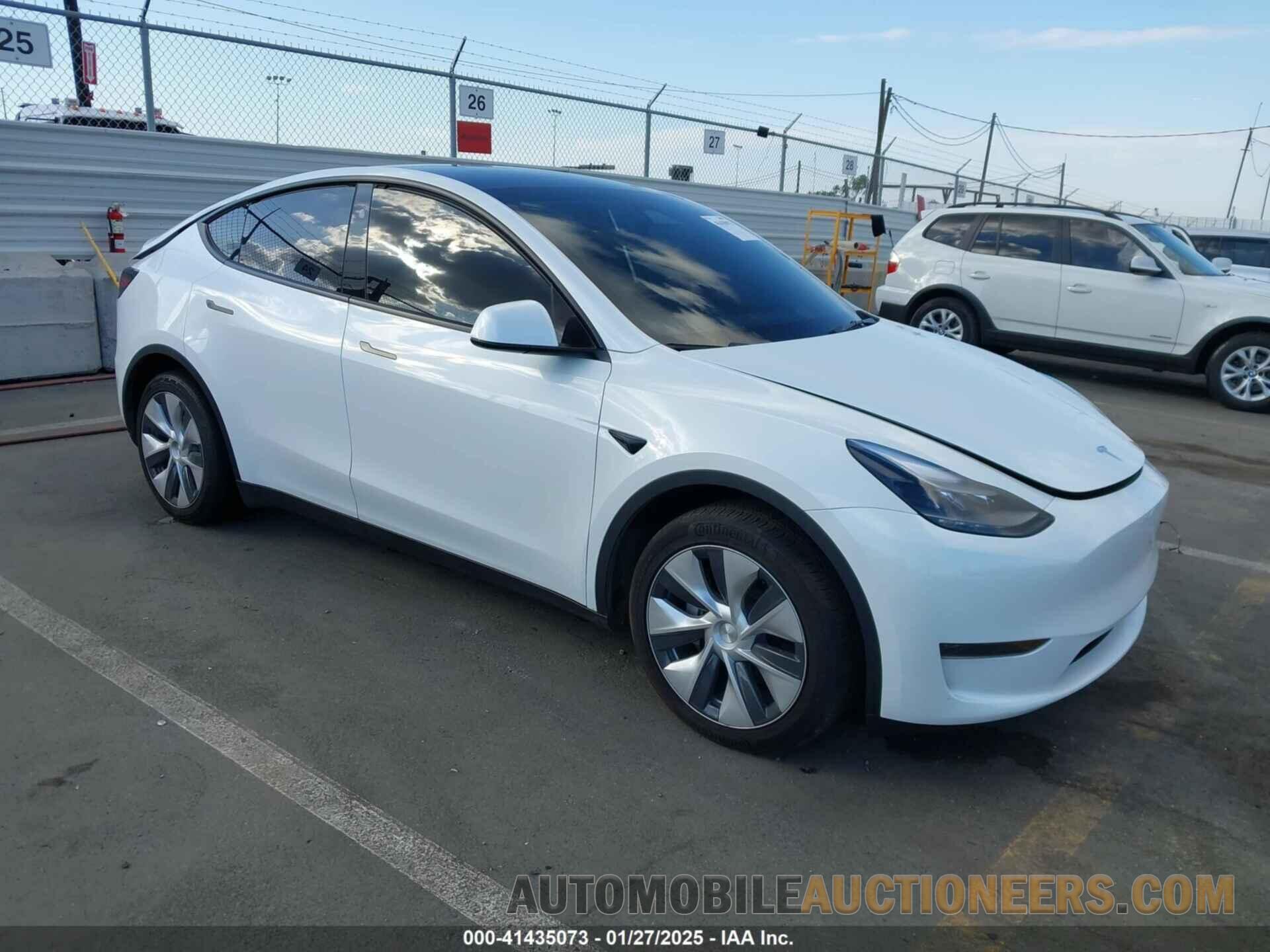 7SAYGDED1RF004738 TESLA MODEL Y 2024