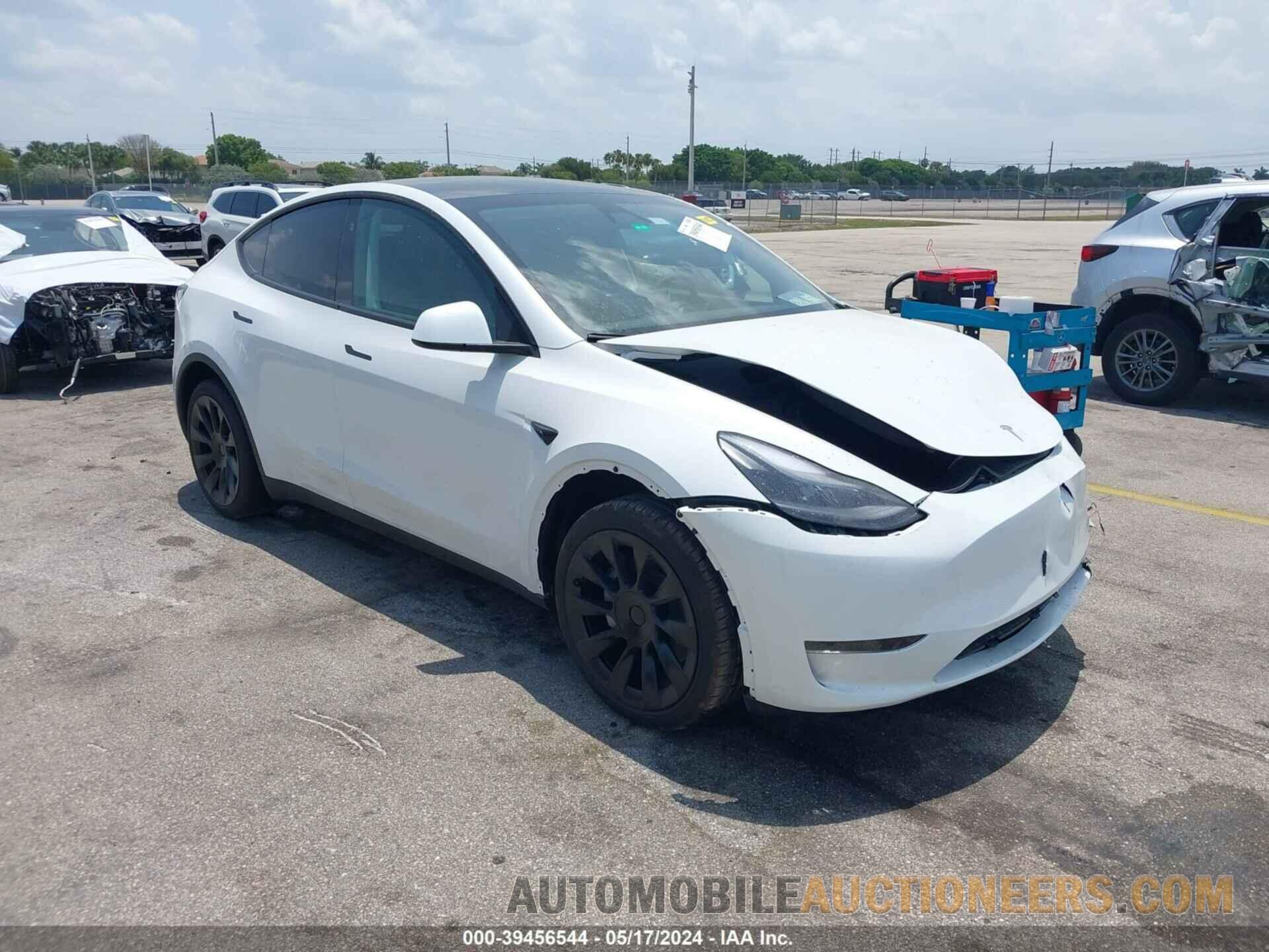 7SAYGDED1RF047637 TESLA MODEL Y 2024