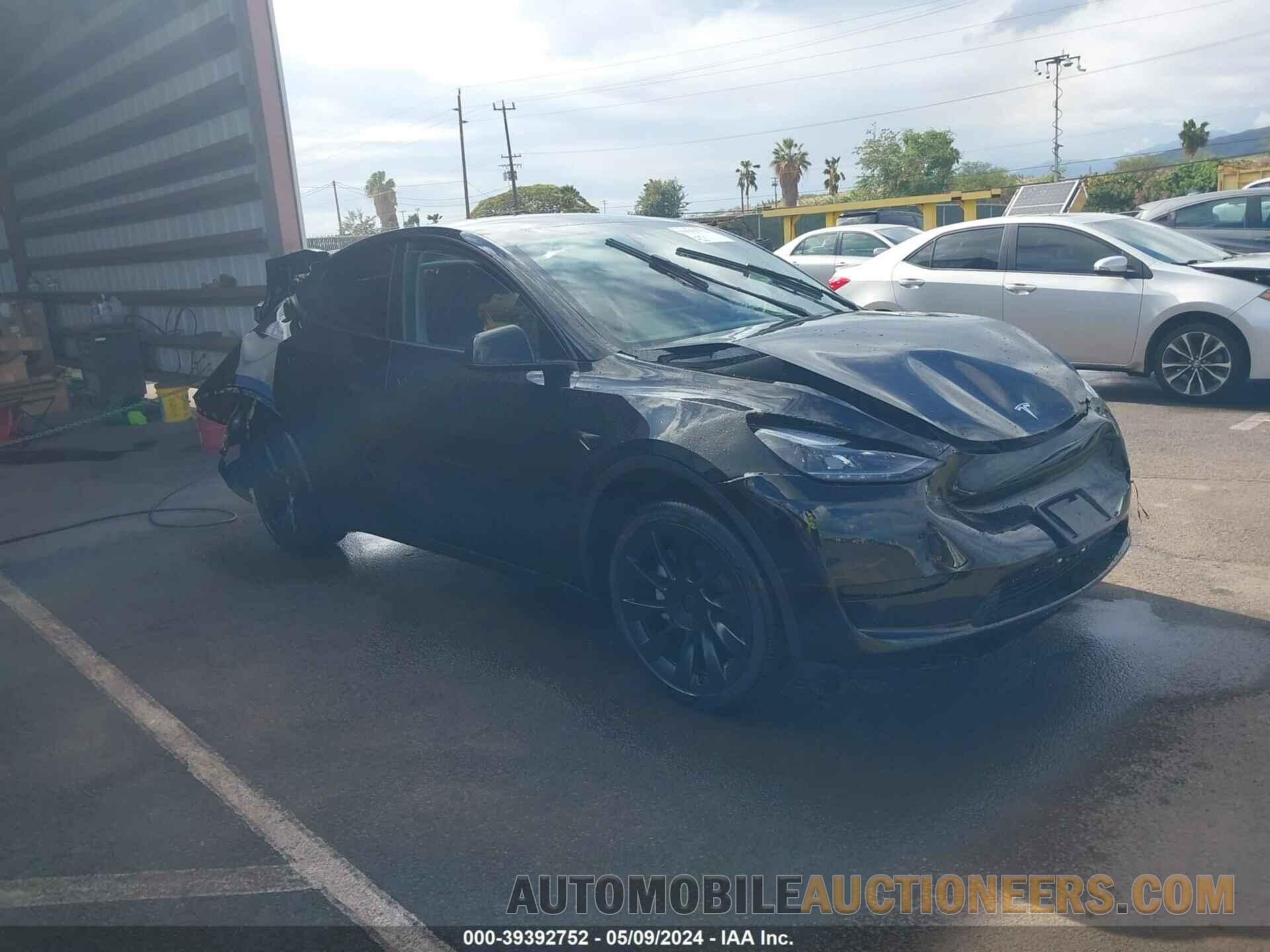 7SAYGDED1RF052692 TESLA MODEL Y 2024