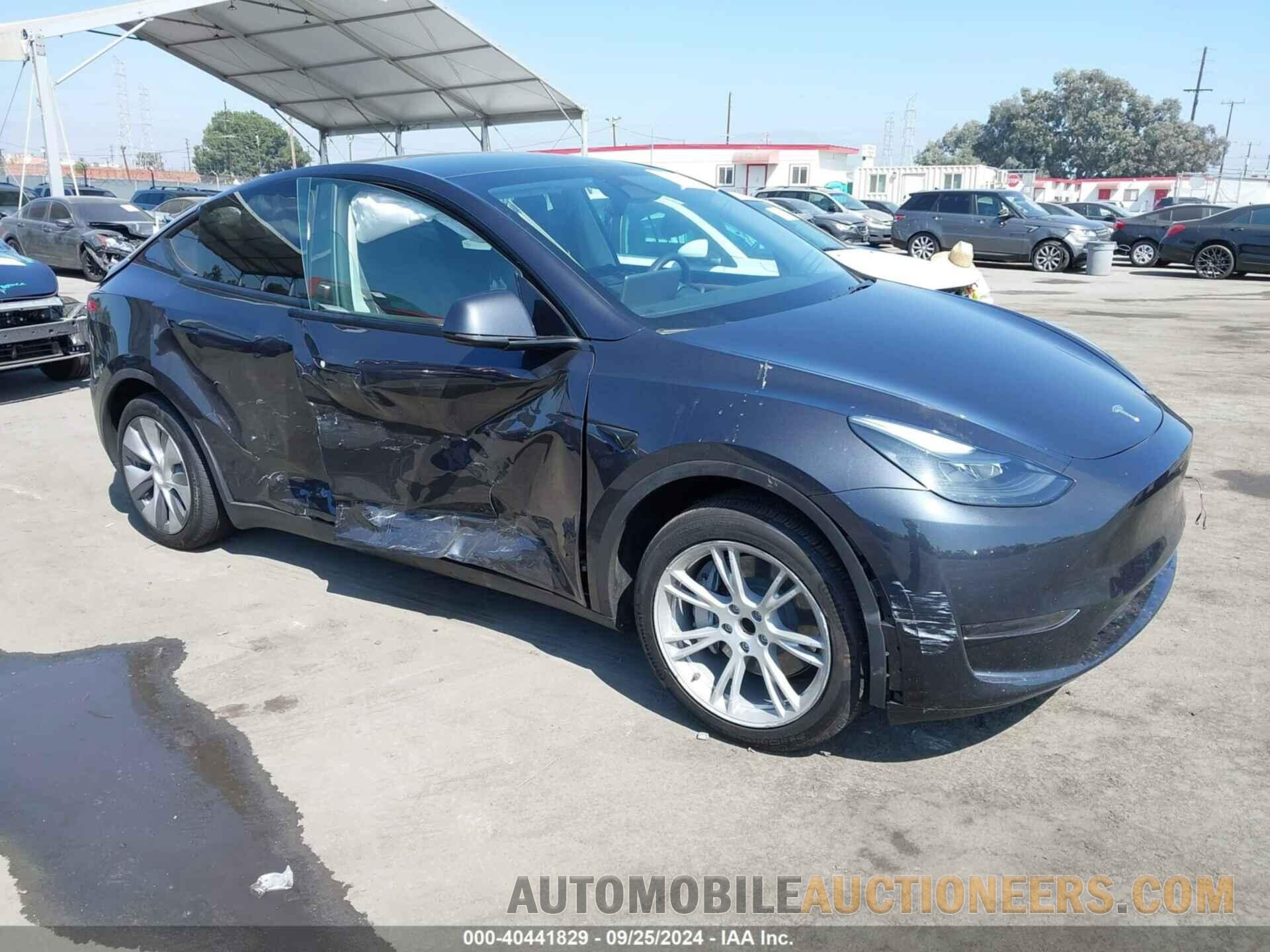 7SAYGDED1RF097972 TESLA MODEL Y 2024