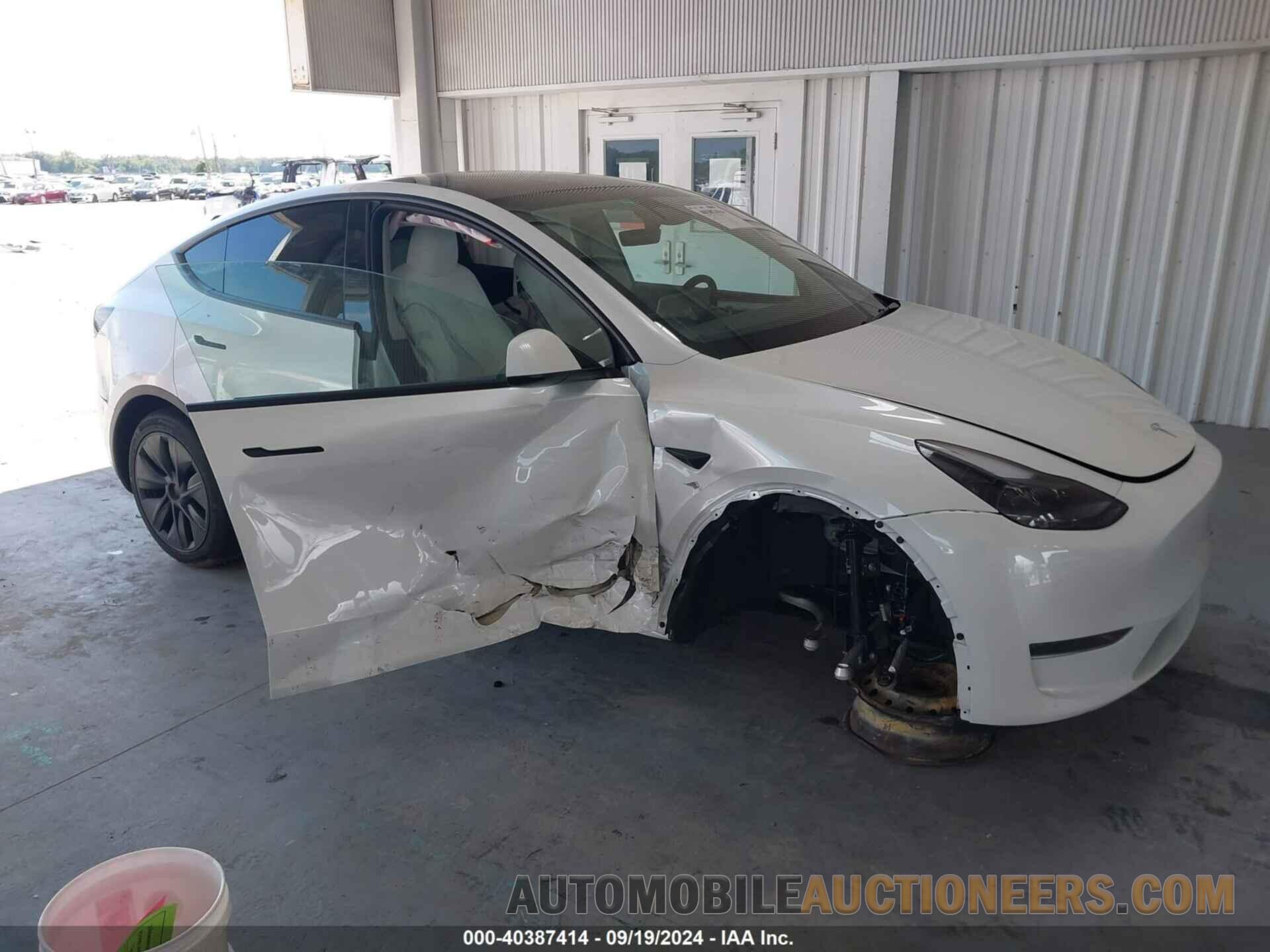 7SAYGDED3RF115792 TESLA MODEL Y 2024