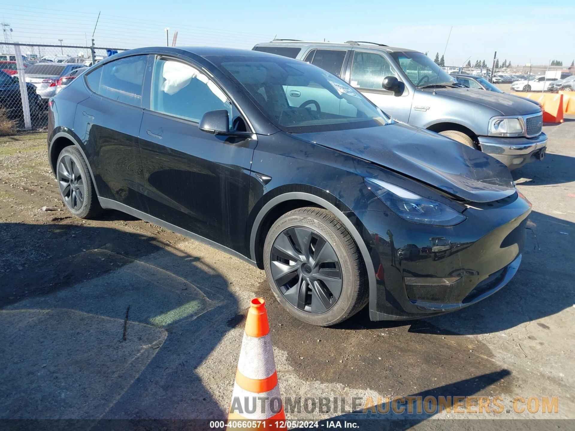 7SAYGDED3RF128476 TESLA MODEL Y 2024