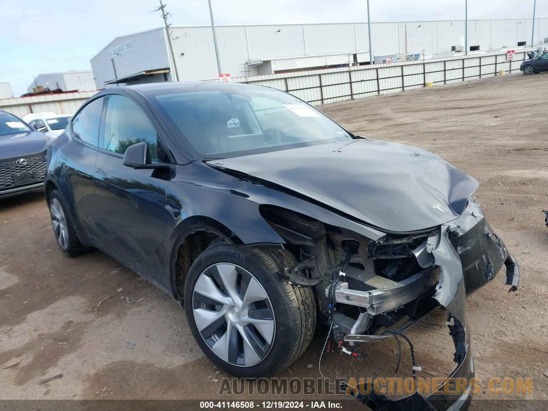 7SAYGDED4RF042898 TESLA MODEL Y 2024