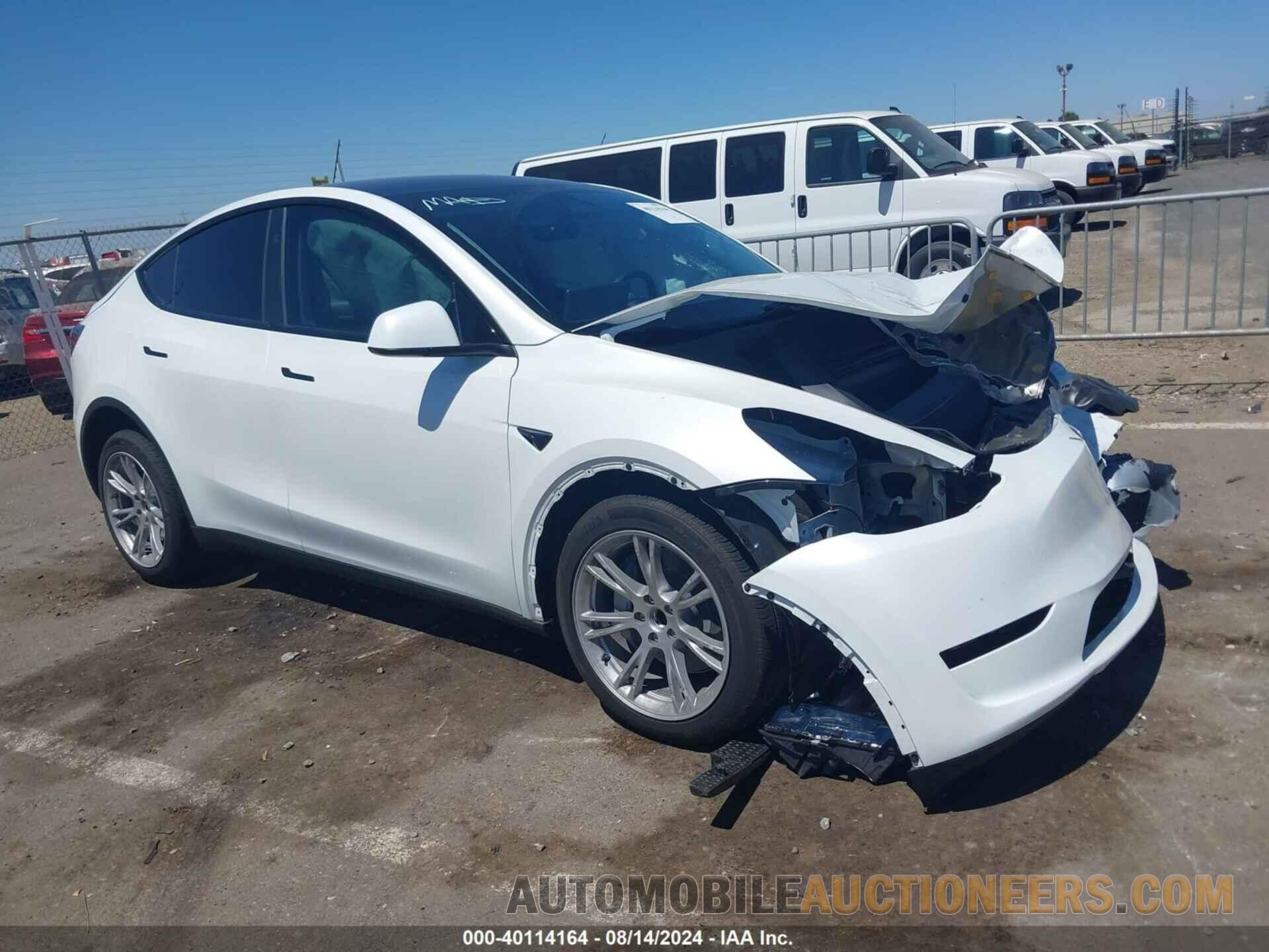 7SAYGDED5RF015600 TESLA MODEL Y 2024