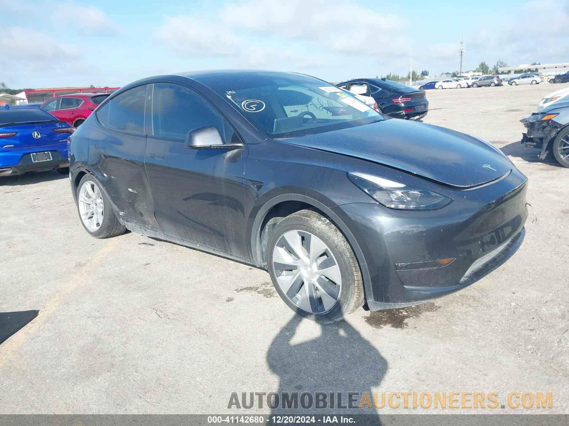 7SAYGDED8RF008477 TESLA MODEL Y 2024