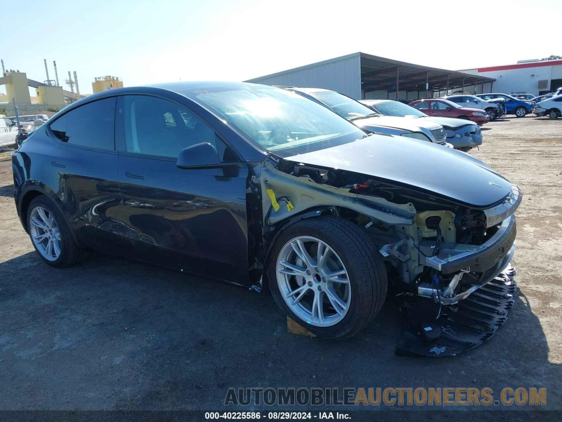 7SAYGDED8RF084992 TESLA MODEL Y 2024