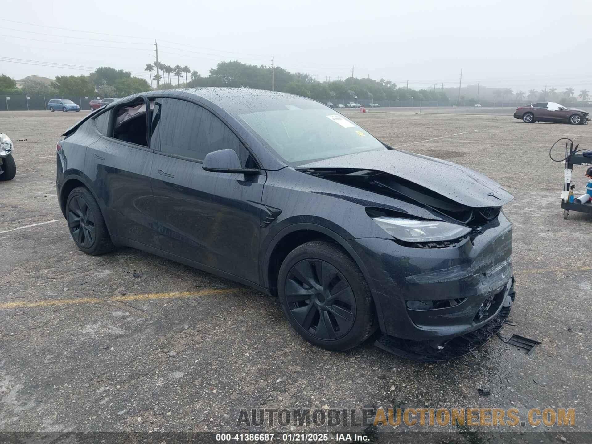 7SAYGDED8RF213927 TESLA MODEL Y 2024