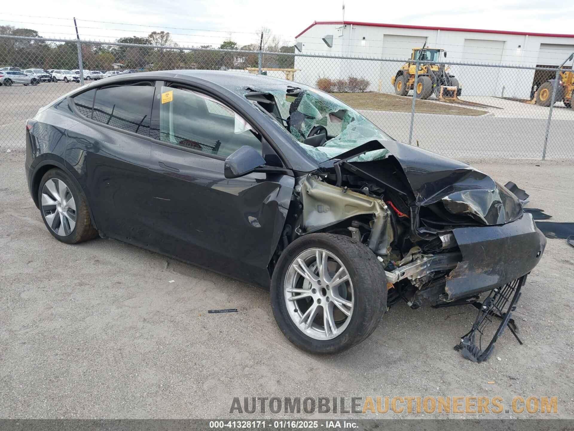 7SAYGDED9RF040080 TESLA MODEL Y 2024