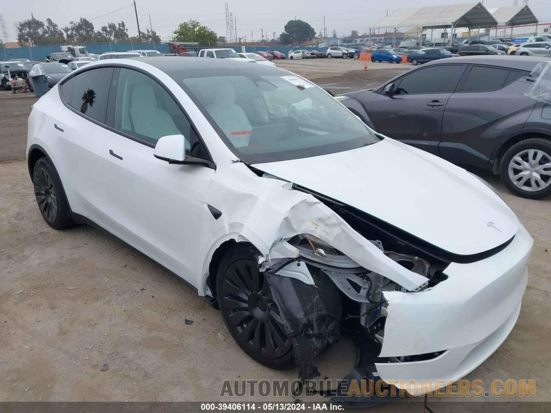 7SAYGDEE0RF077110 TESLA MODEL Y 2024