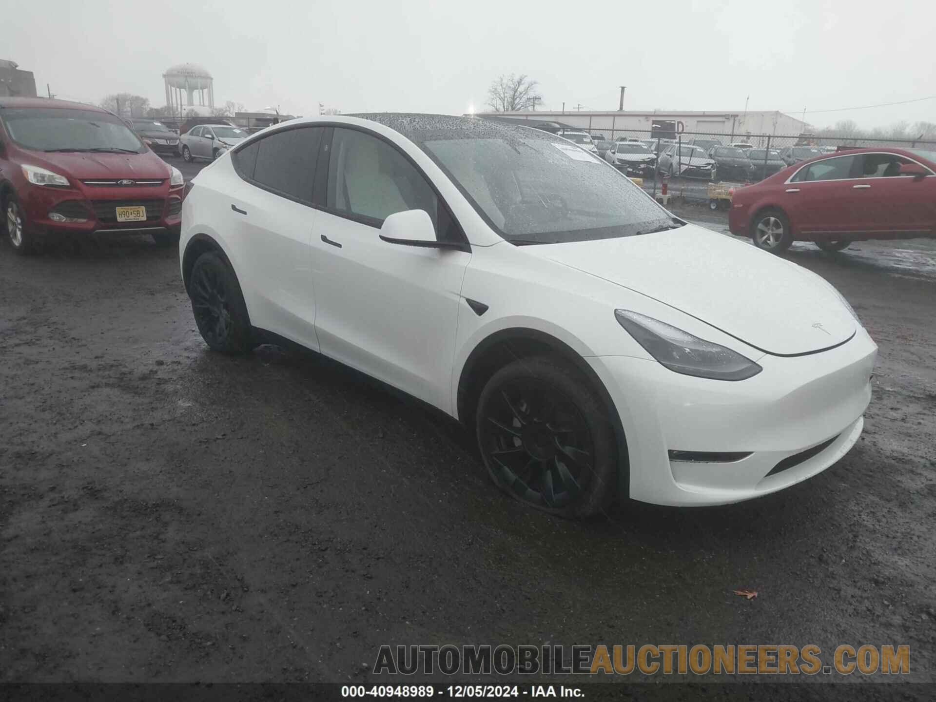 7SAYGDEE0RF152369 TESLA MODEL Y 2024