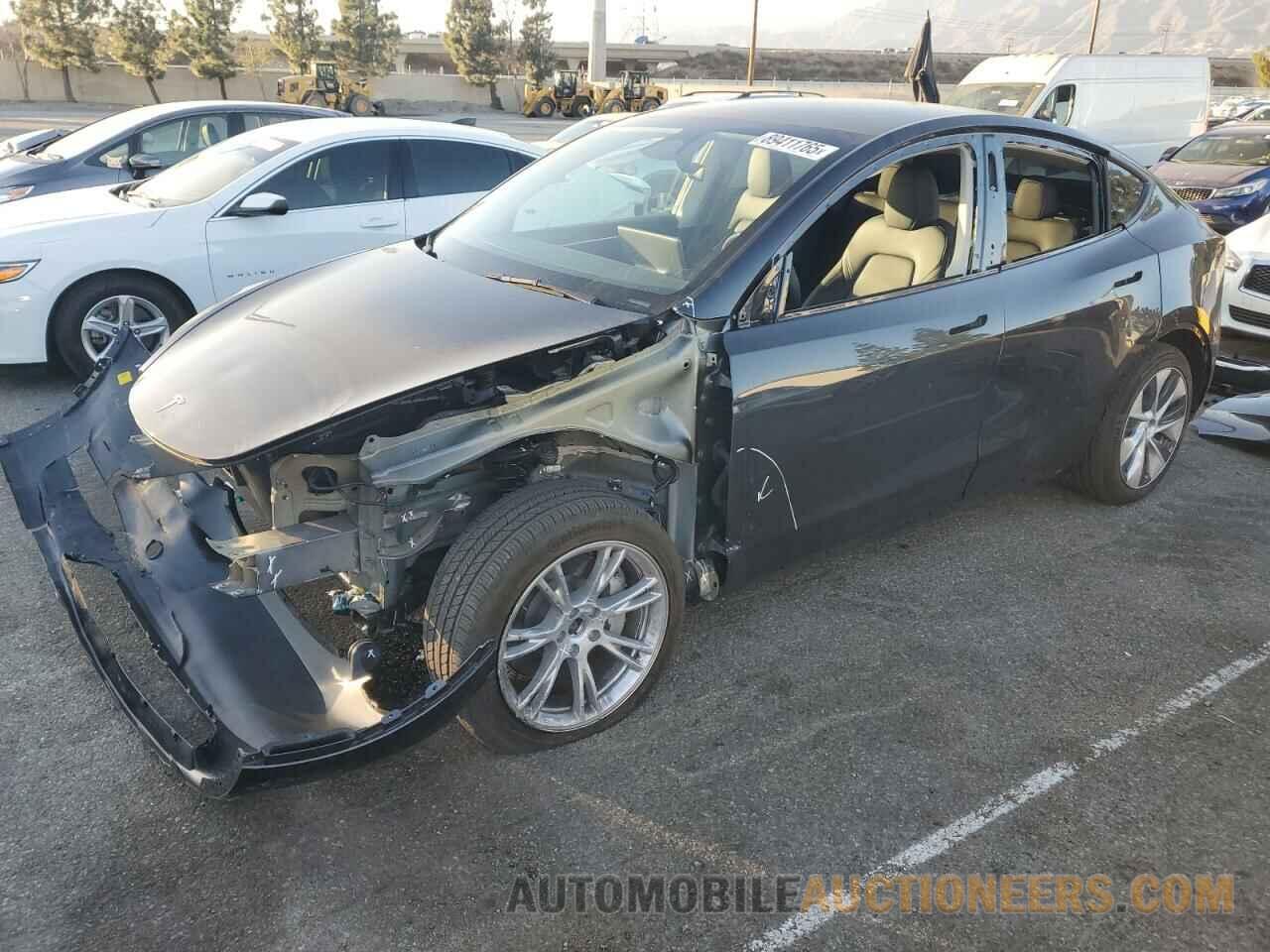 7SAYGDEE1RF002710 TESLA MODEL Y 2024