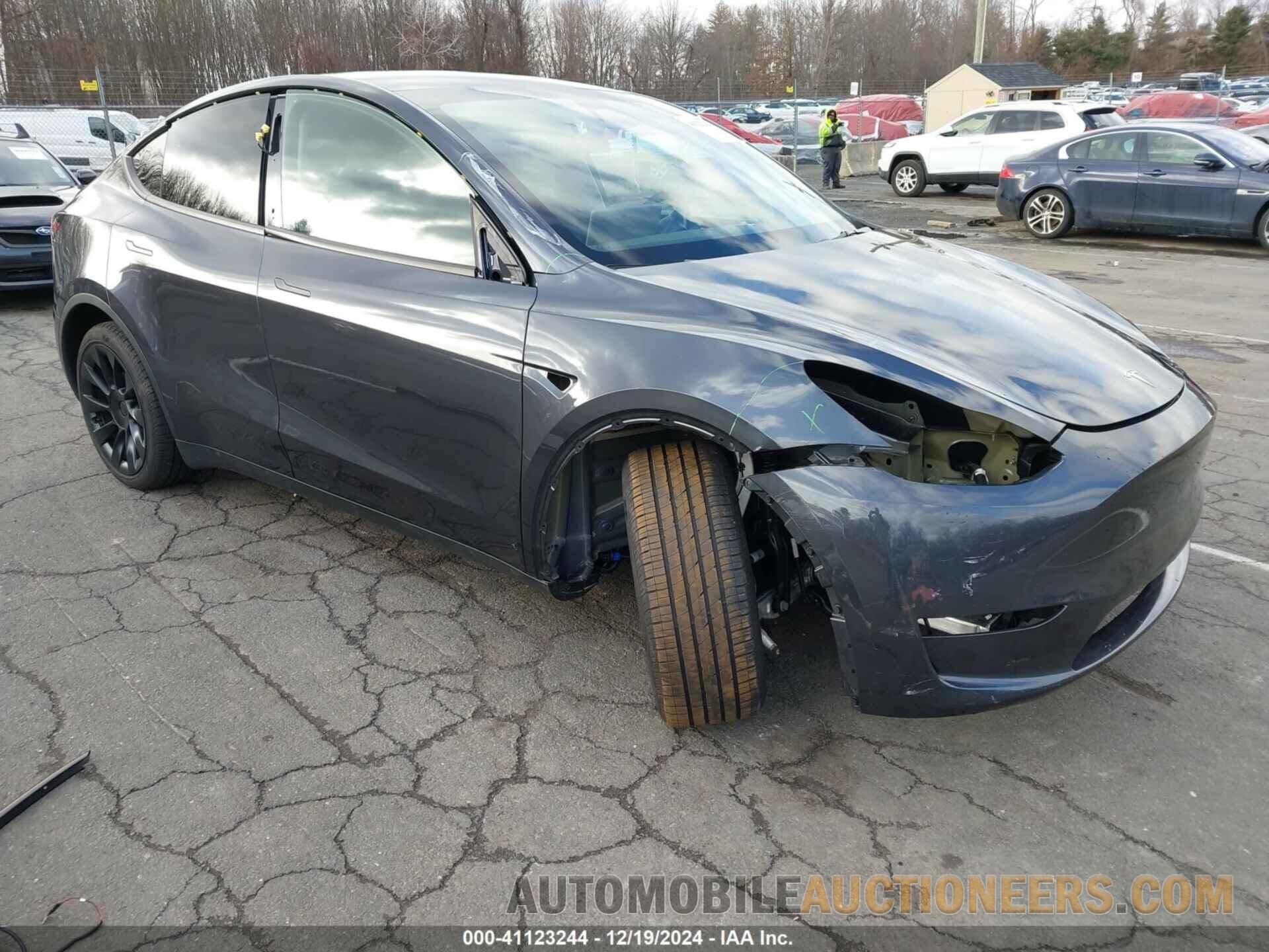 7SAYGDEE2RA233127 TESLA MODEL Y 2024