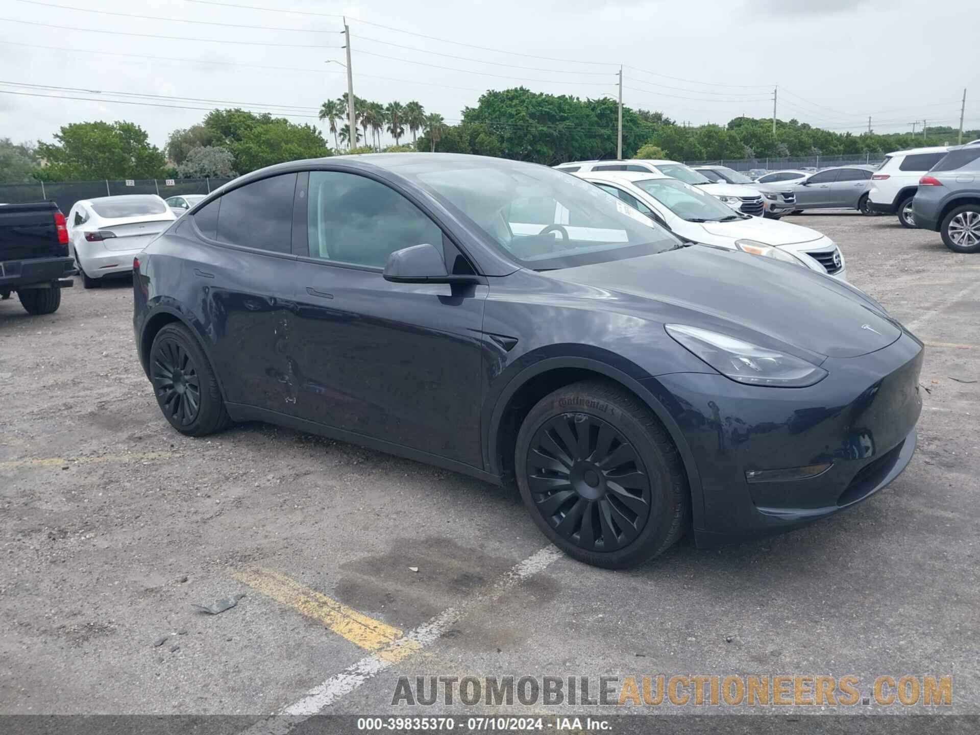 7SAYGDEE2RF985428 TESLA MODEL Y 2024