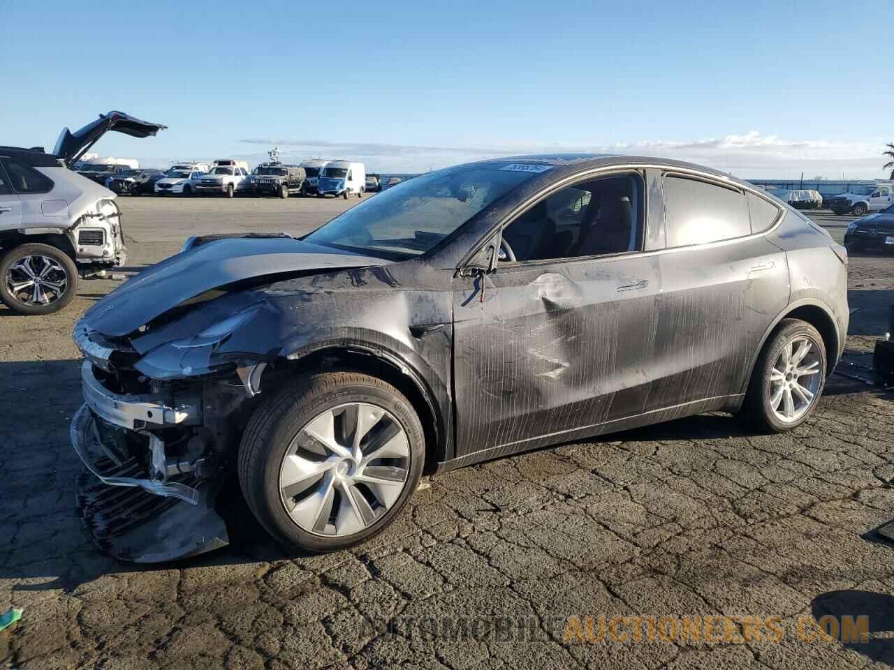 7SAYGDEE3RF008119 TESLA MODEL Y 2024