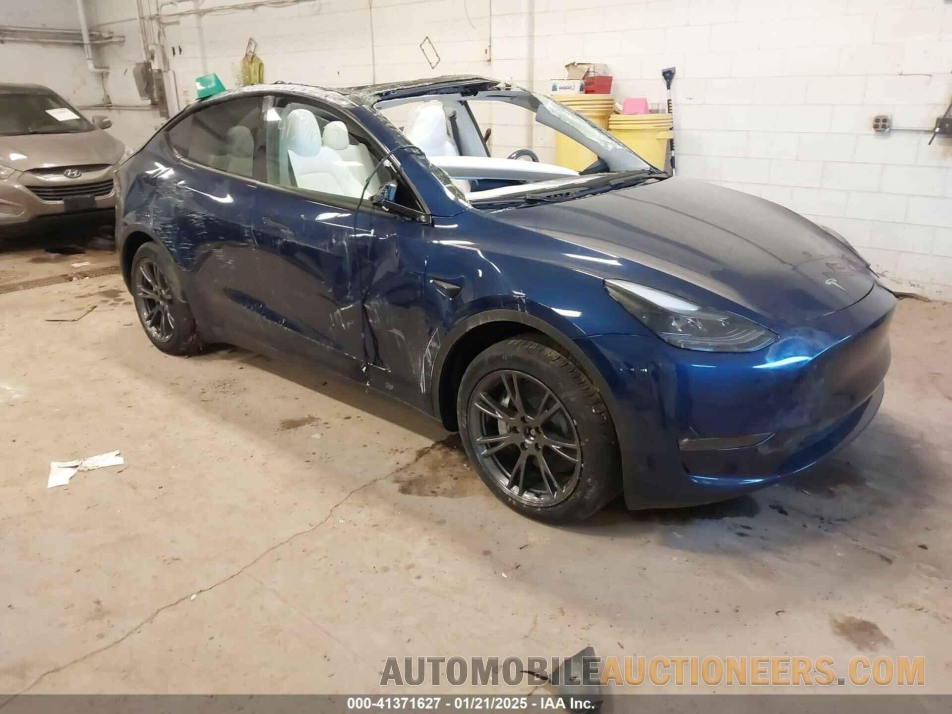 7SAYGDEE4SF216077 TESLA MODEL Y 2025