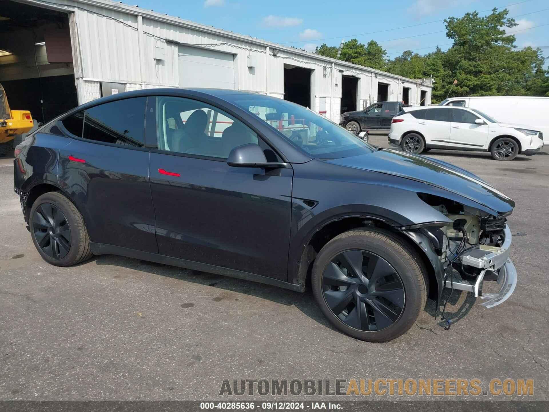 7SAYGDEE5RF132229 TESLA MODEL Y 2024