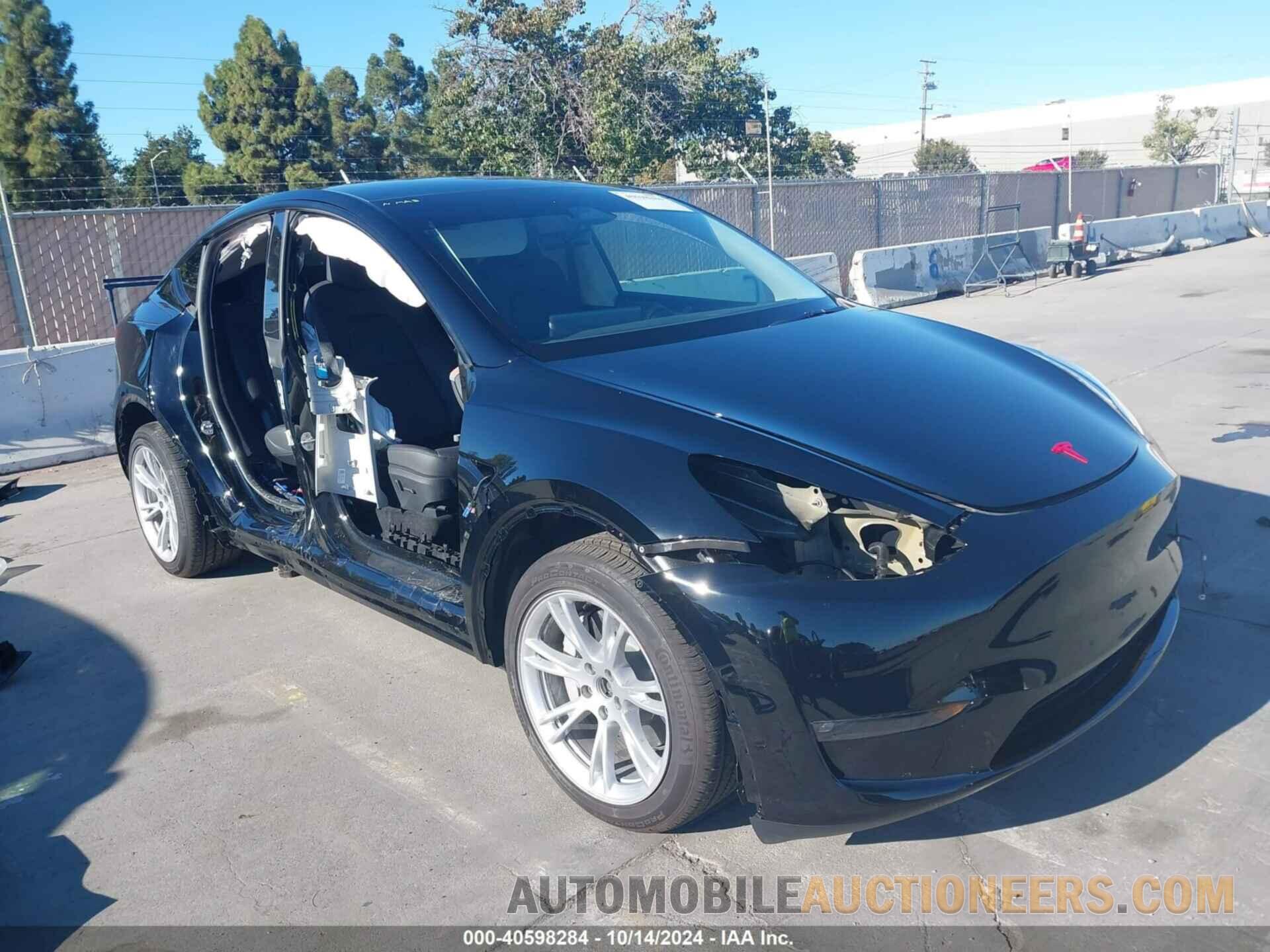 7SAYGDEE5RF982457 TESLA MODEL Y 2024