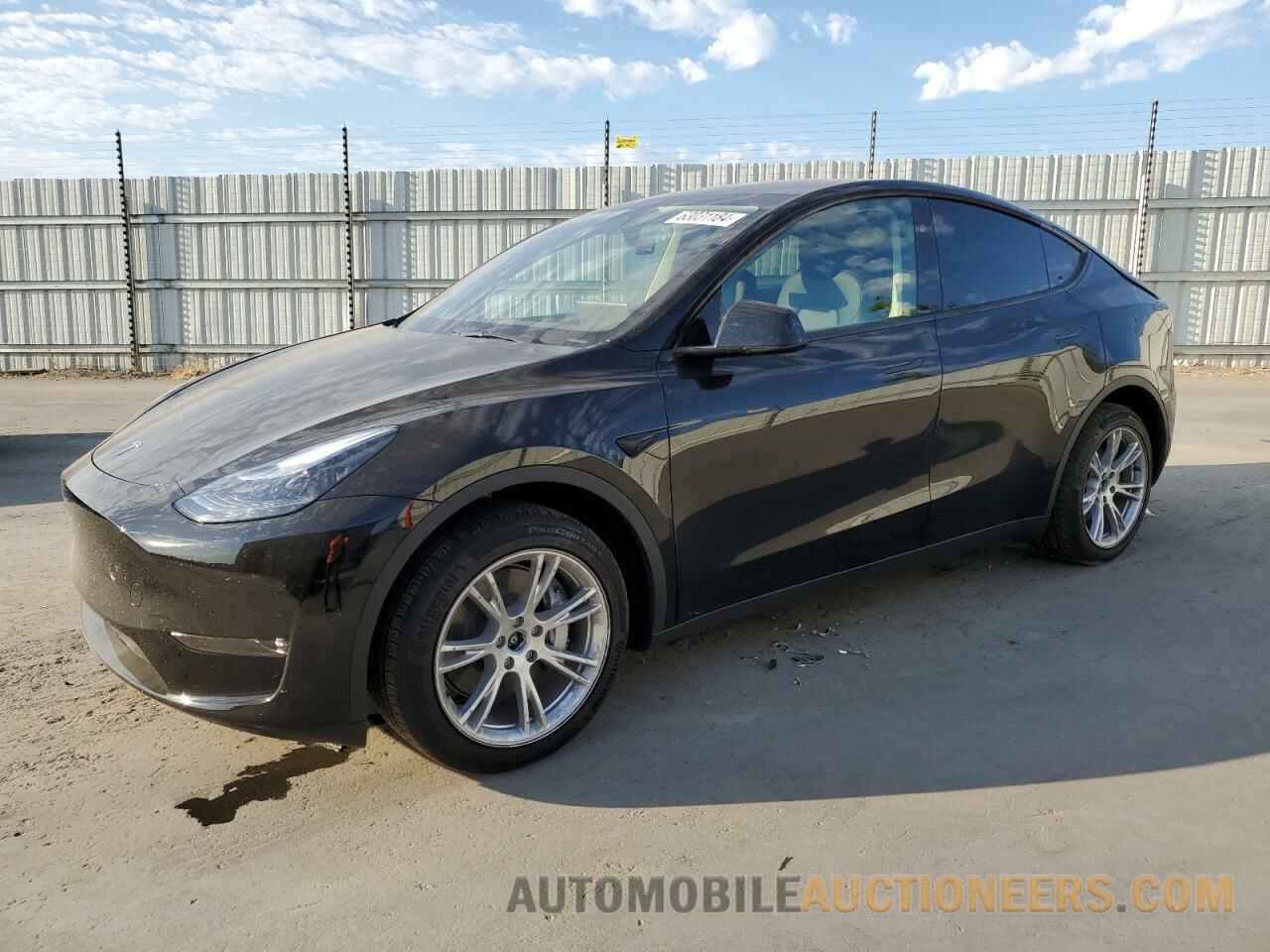 7SAYGDEE7RF007992 TESLA MODEL Y 2024