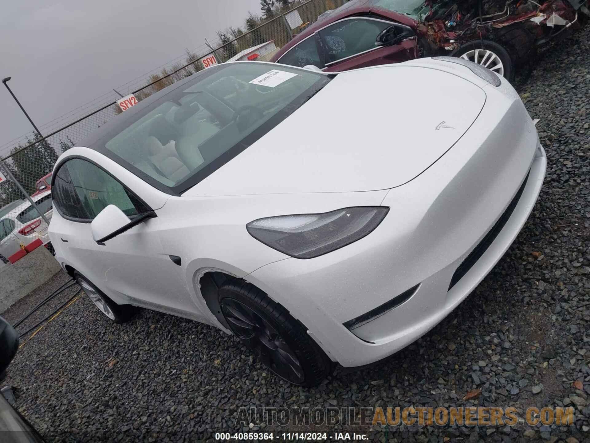 7SAYGDEE7RF083700 TESLA MODEL Y 2024