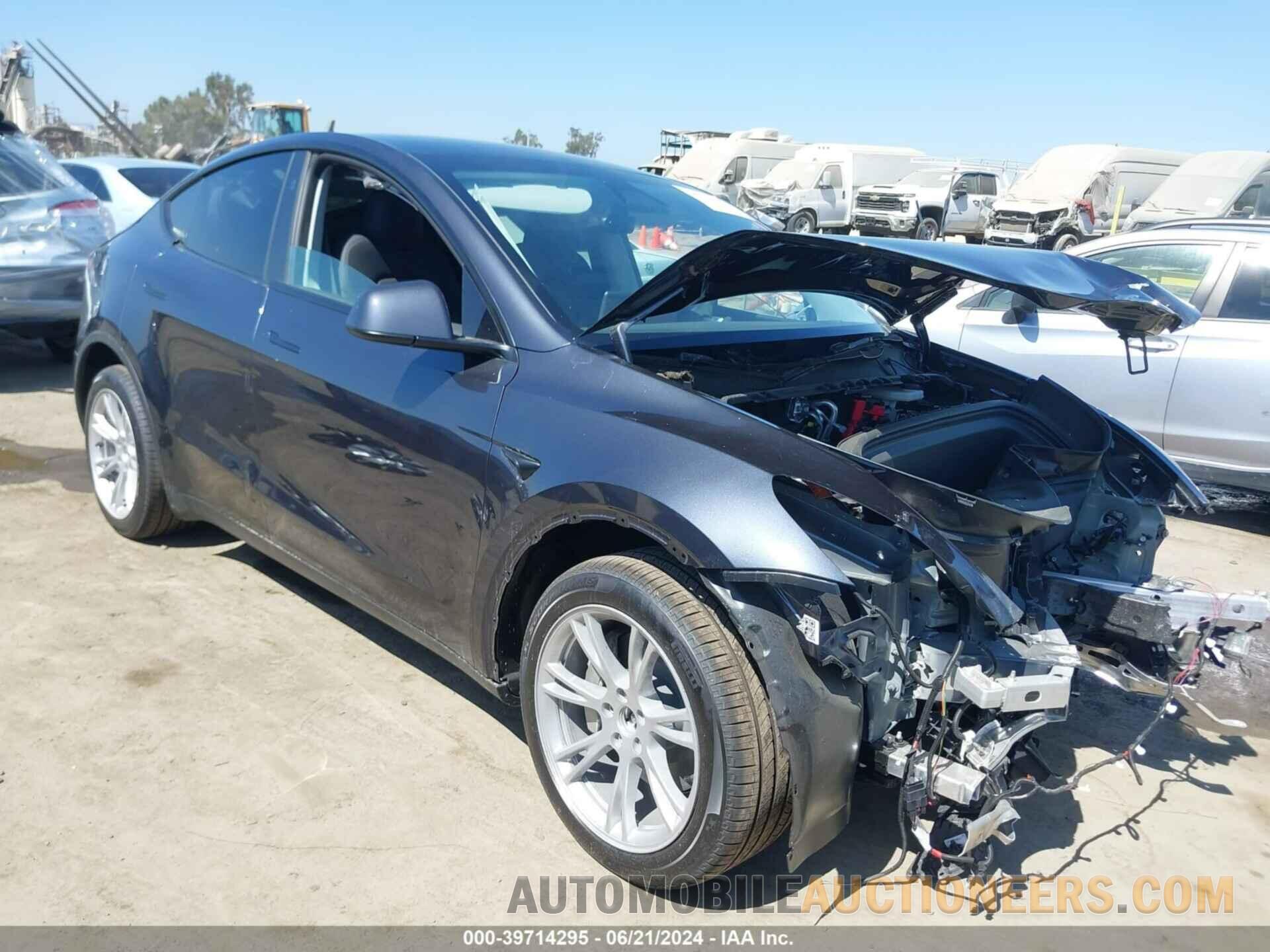 7SAYGDEE8RA232130 TESLA MODEL Y 2024