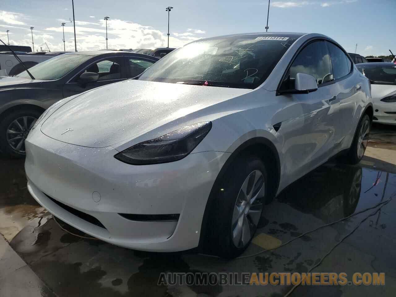 7SAYGDEE8RA289217 TESLA MODEL Y 2024