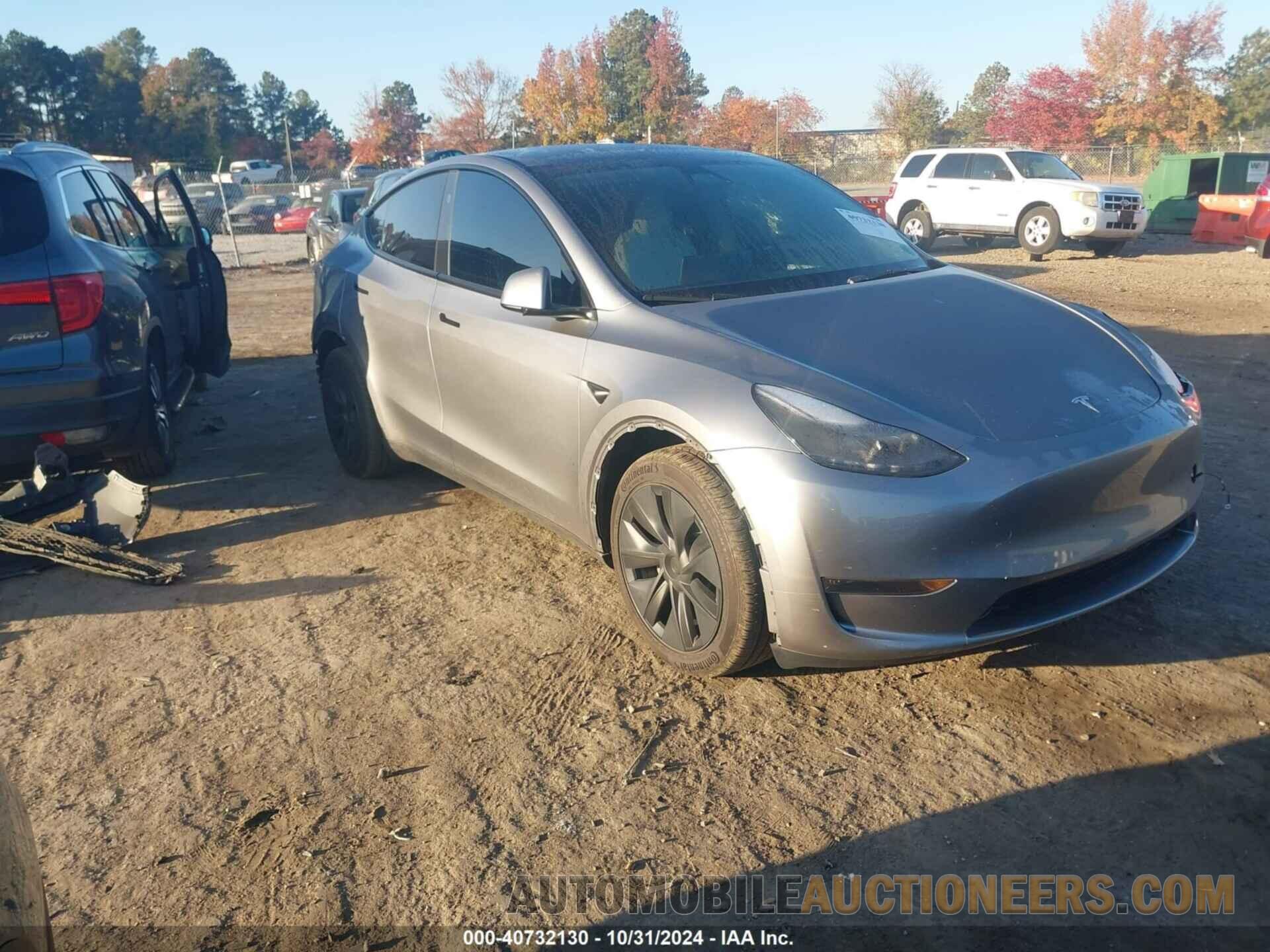 7SAYGDEE8RA300037 TESLA MODEL Y 2024