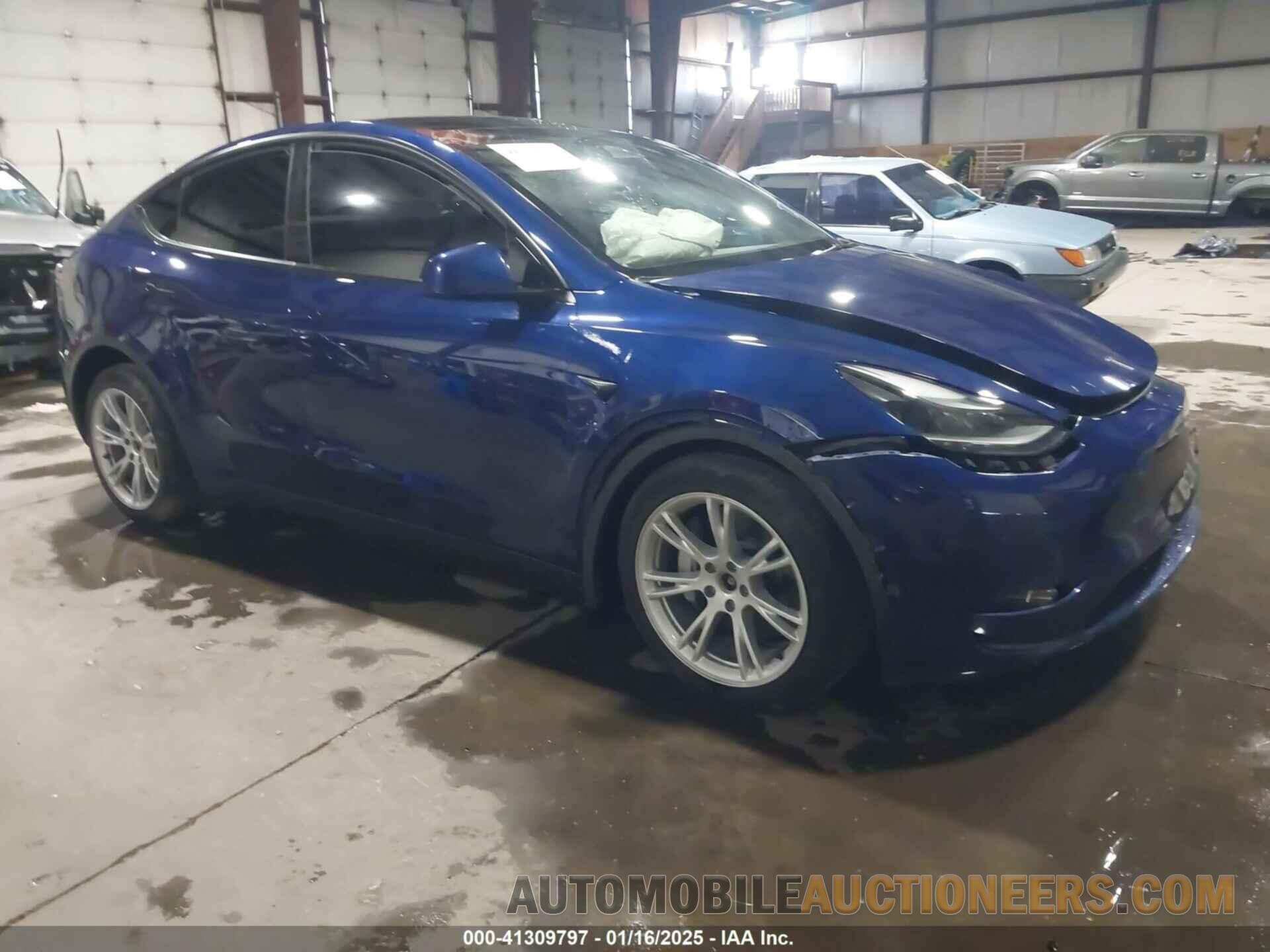 7SAYGDEE8RF074374 TESLA MODEL Y 2024