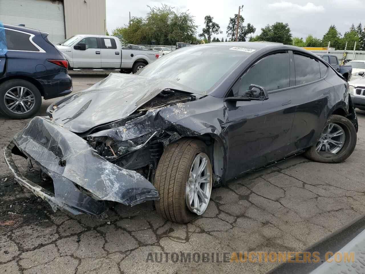 7SAYGDEE8RF083009 TESLA MODEL Y 2024