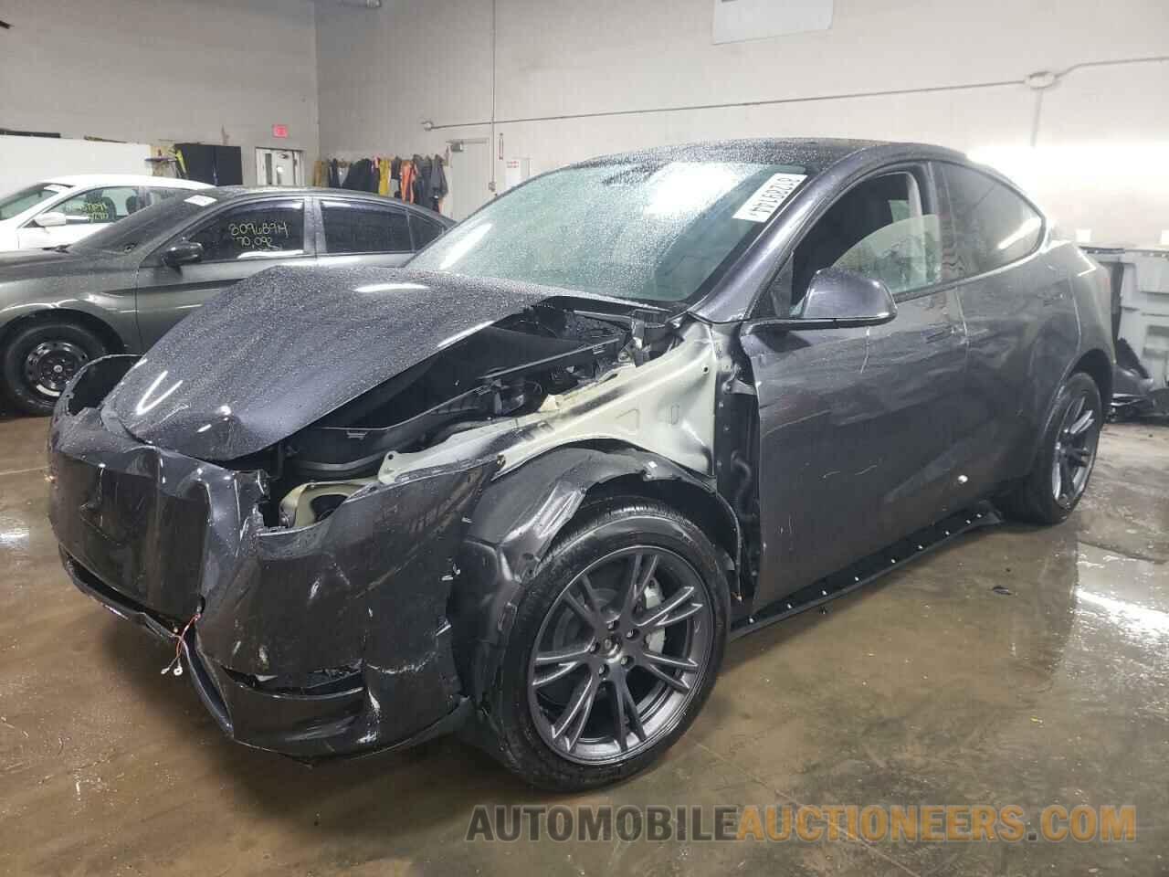 7SAYGDEE8RF197074 TESLA MODEL Y 2024