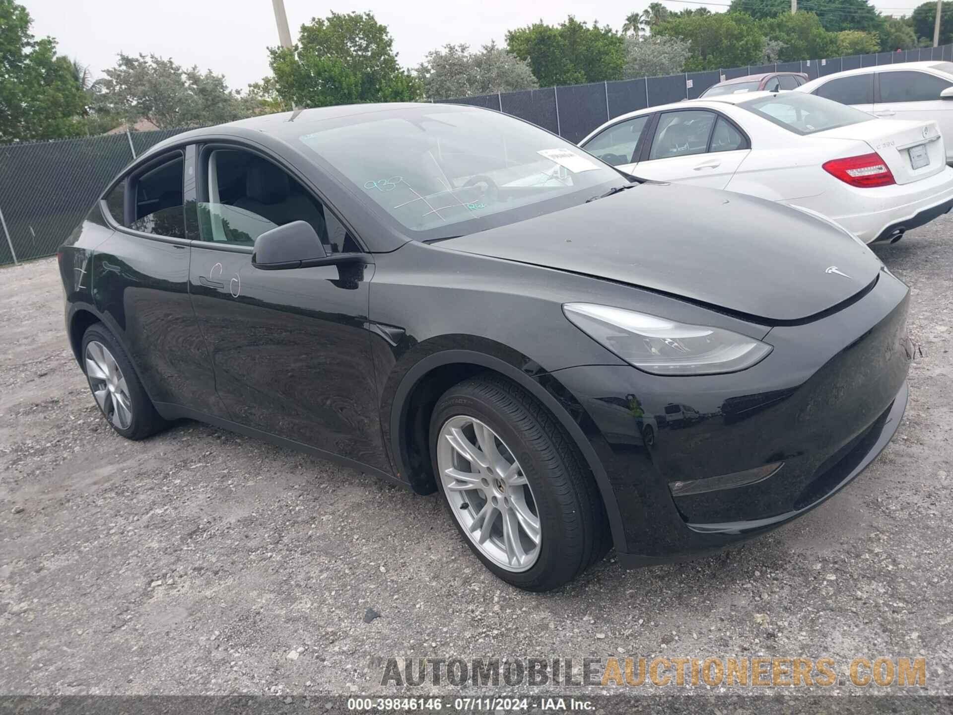 7SAYGDEE8RF987863 TESLA MODEL Y 2024