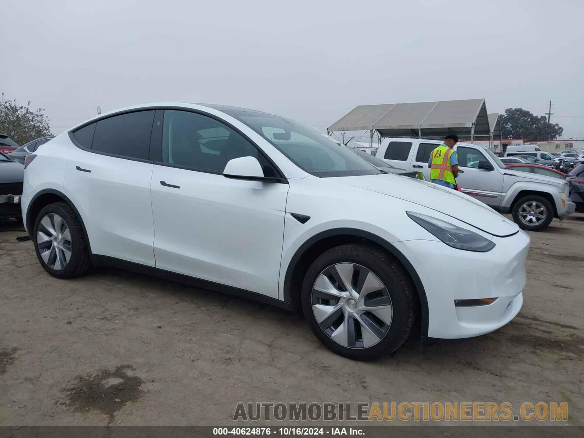 7SAYGDEE9RA260003 TESLA MODEL Y 2024