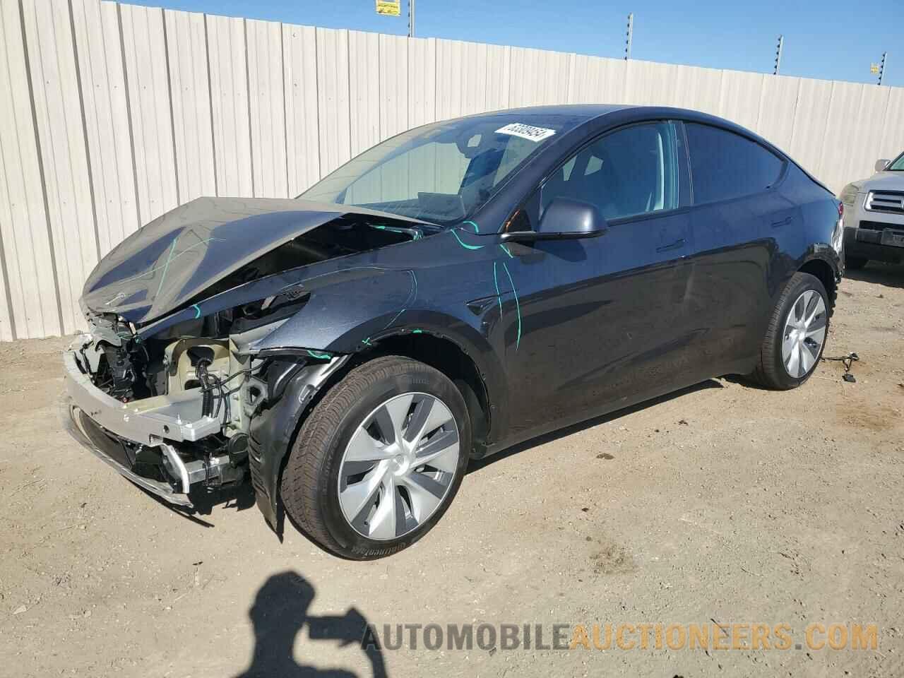 7SAYGDEE9RF070673 TESLA MODEL Y 2024